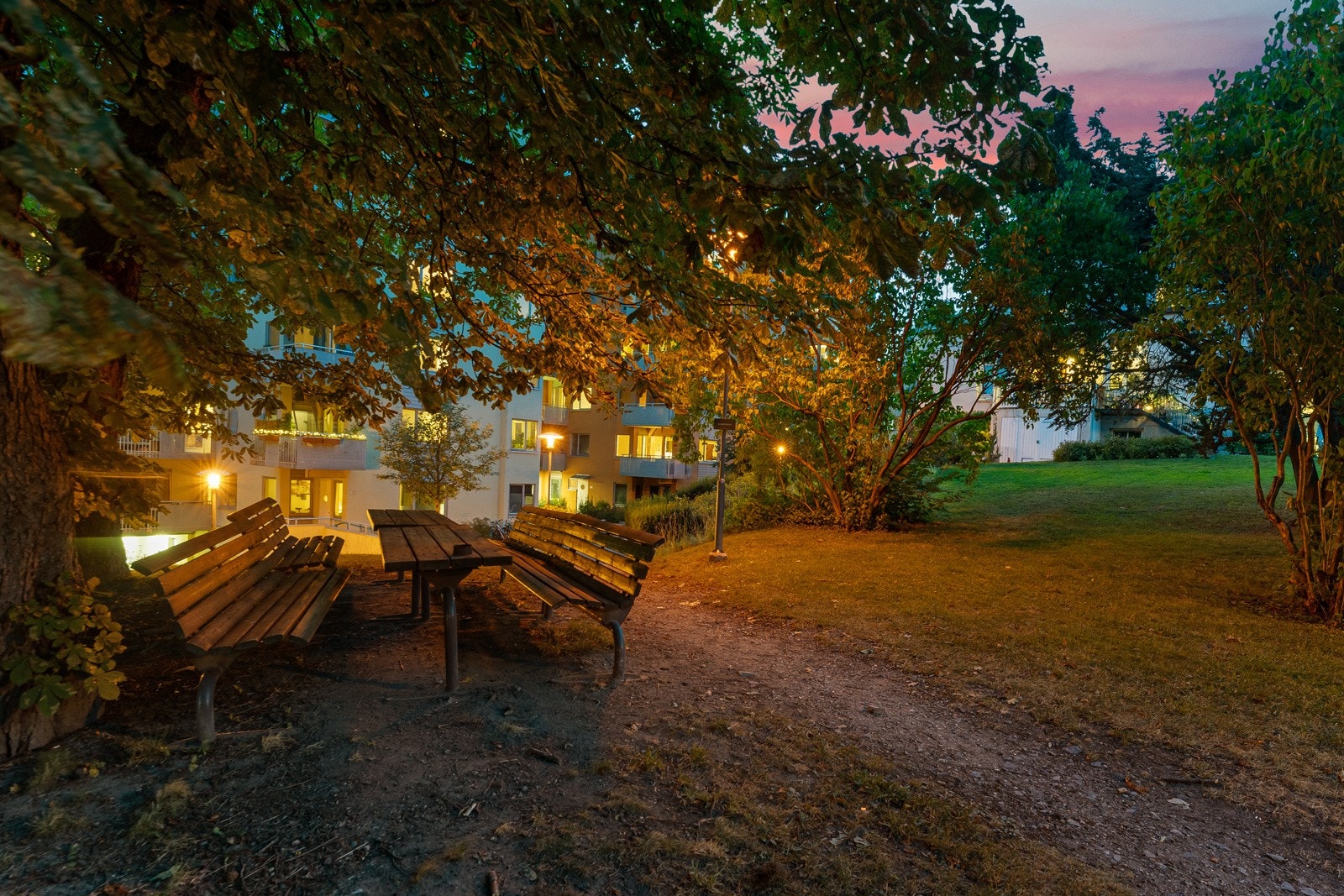 Schultzehaugen har en svært skjermet beliggenhet med privat park, rett ved Akerselva. Galleribilde