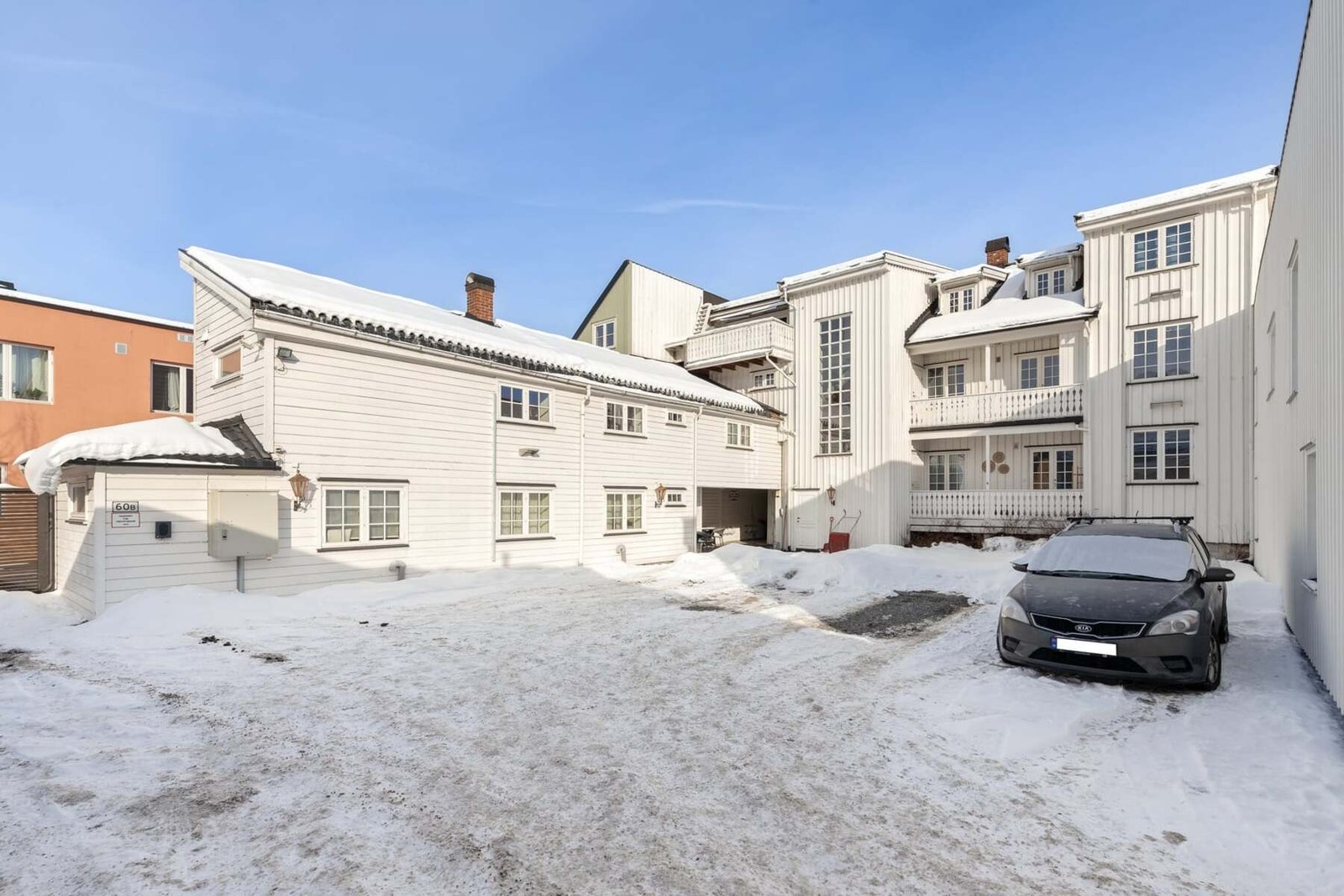 Bakgård Galleribilde