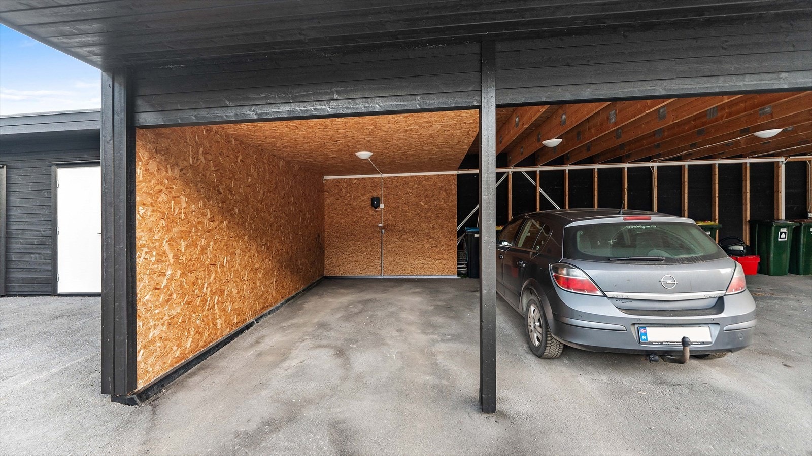 Carport høyrer med Galleribilde