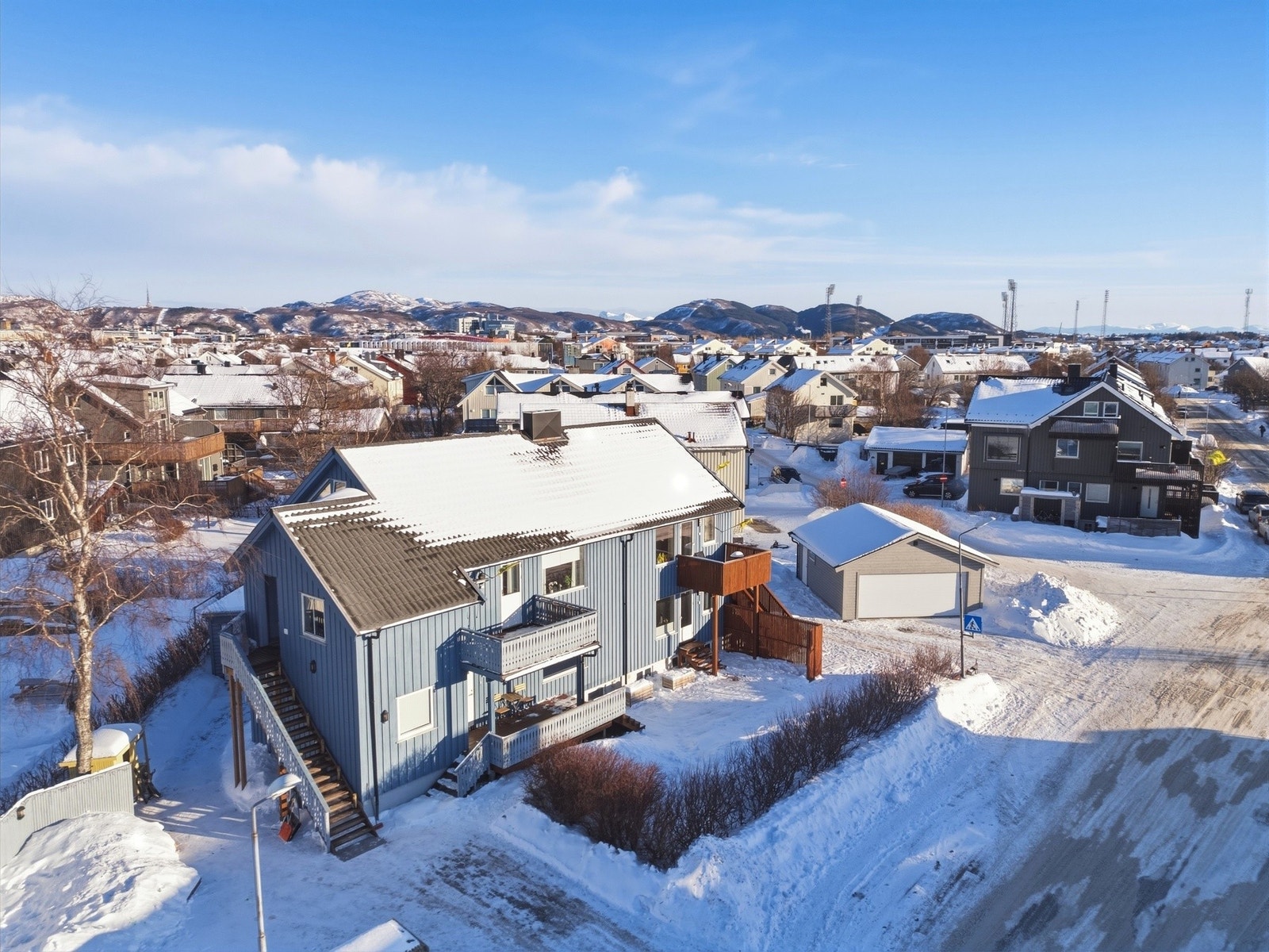 Sentral beliggenhet i Vestbyen med nærhet til barnehage, skole, butikk, Aspmyra, flyplassen m.m. Galleribilde