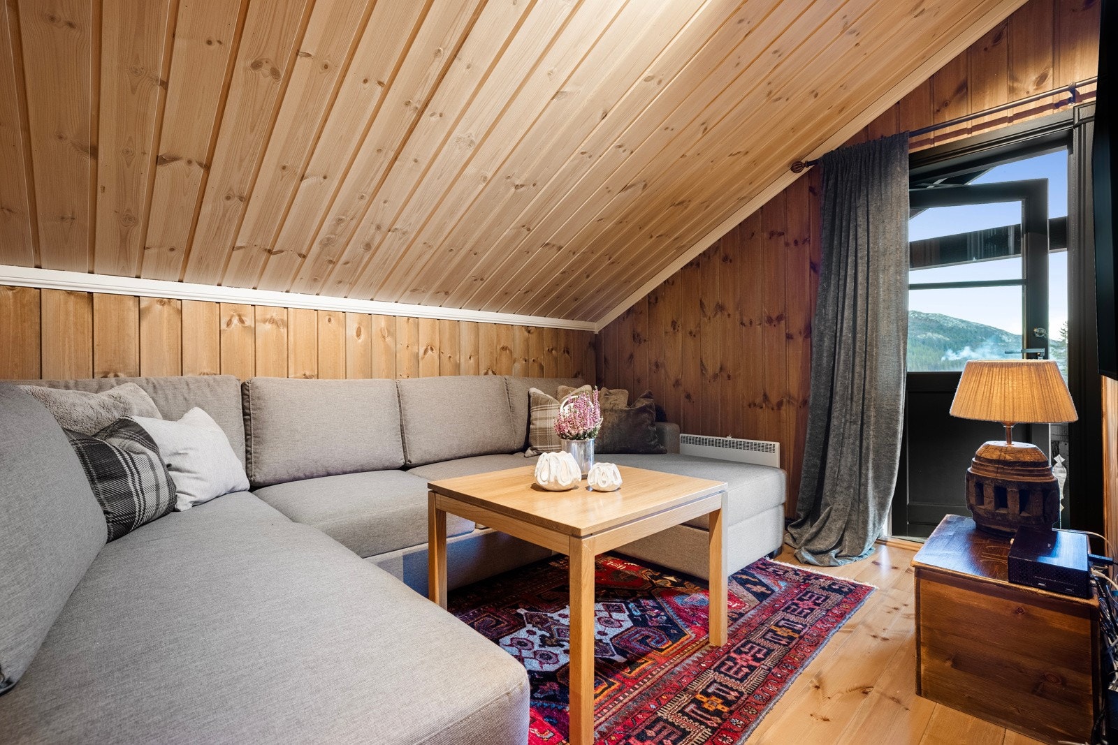 Loftstuen har utgang til balkong Galleribilde