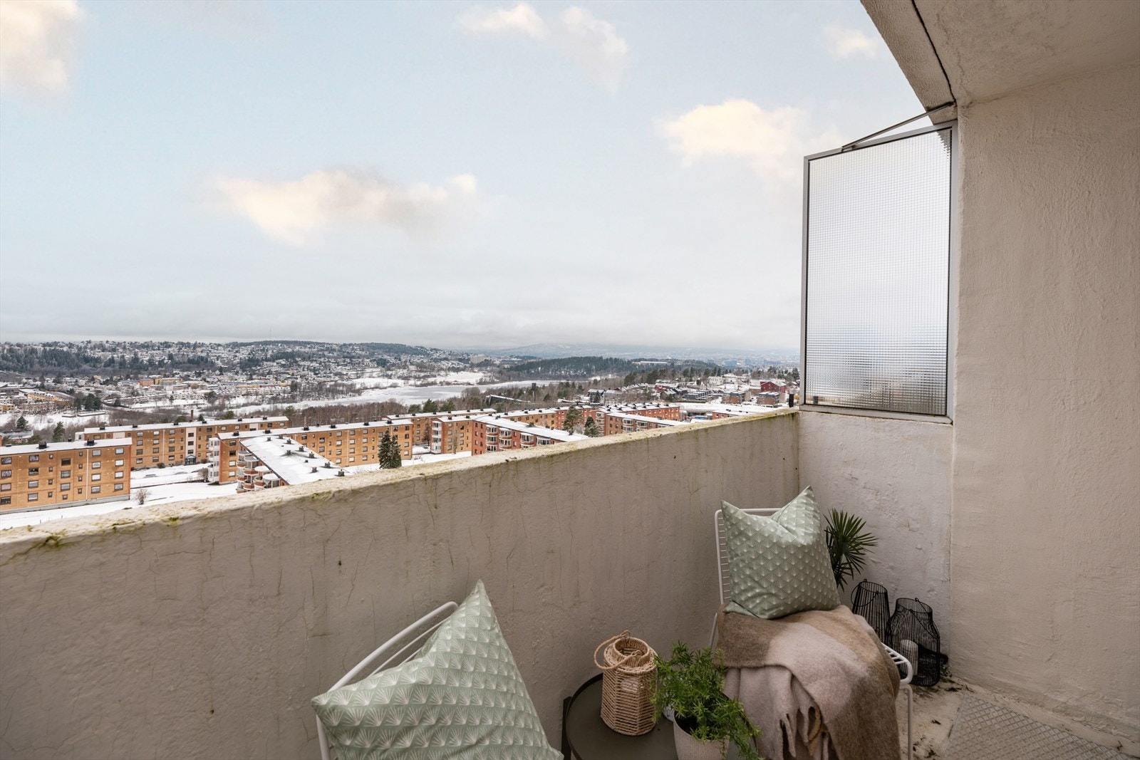 Herfra har du en usjenert, vidstrakt utsikt over nærområdet og gode solforhold Galleribilde