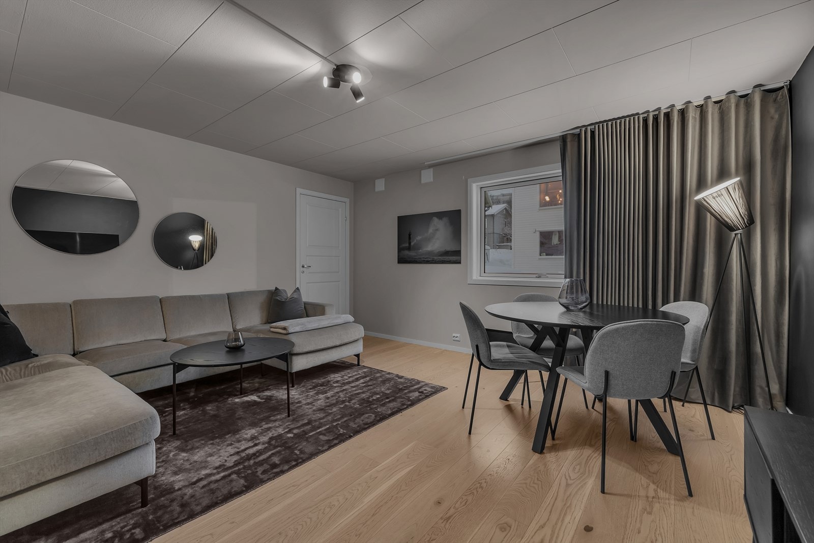 Innbydende og oppgradert standard - her er oppholdsrommet Galleribilde