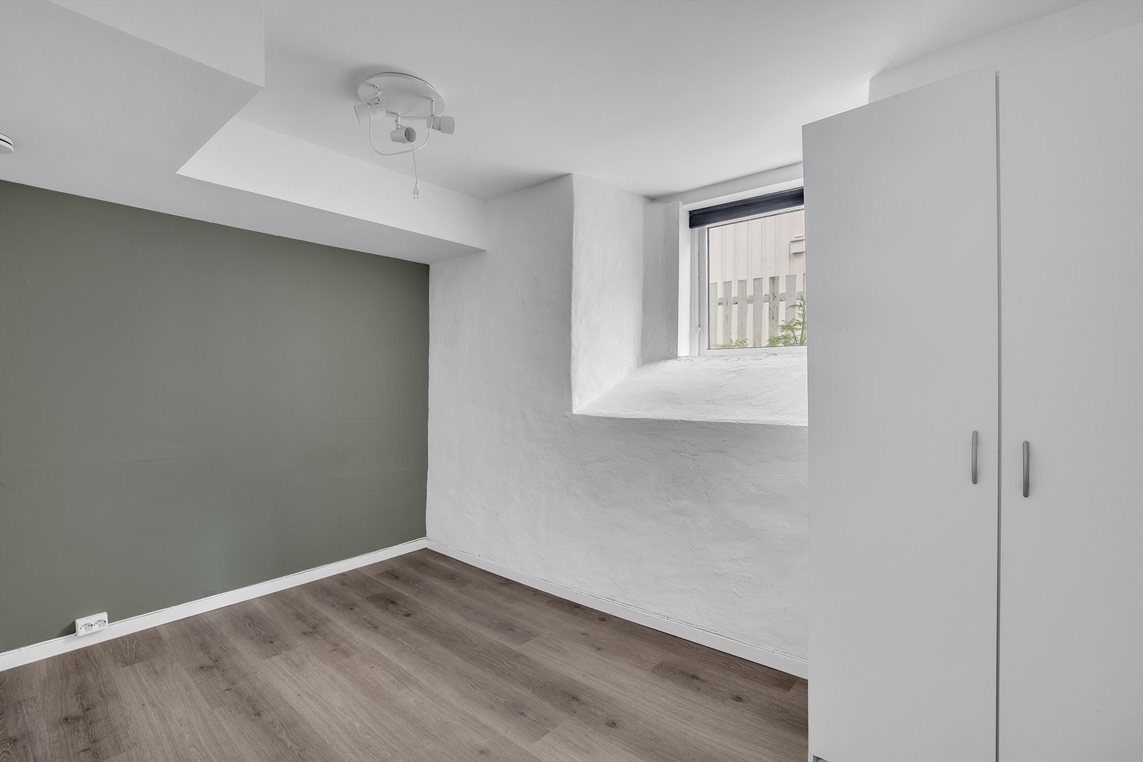 Soverom 2 av 2 i utleieleiligheten Galleribilde