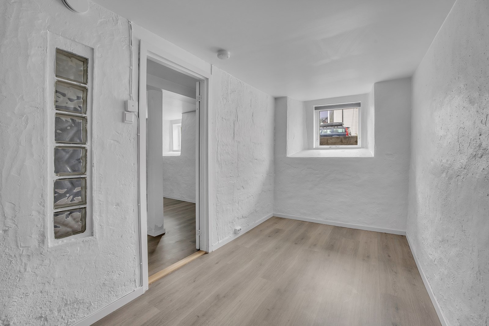 Soverom 1 av 2 - Bilde lånt fra tidligere eier da leiligheten var tom Galleribilde