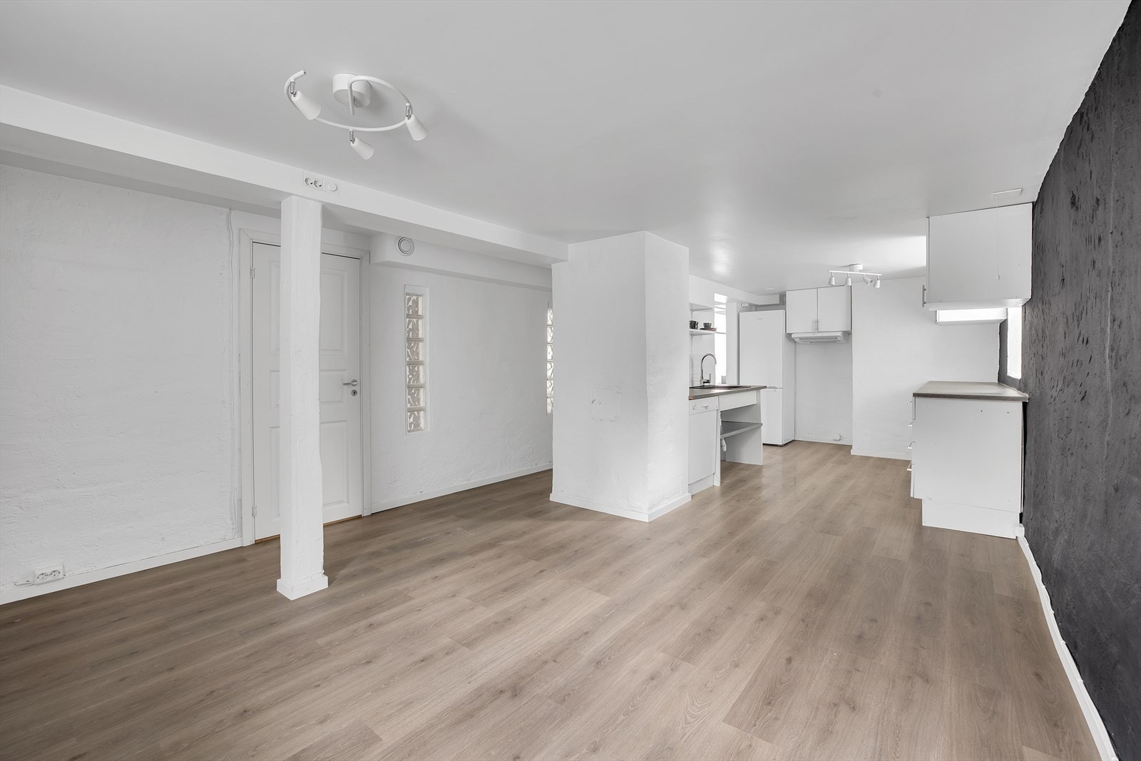 Bilde lånt fra tidligere eier da leiligheten var tom Galleribilde