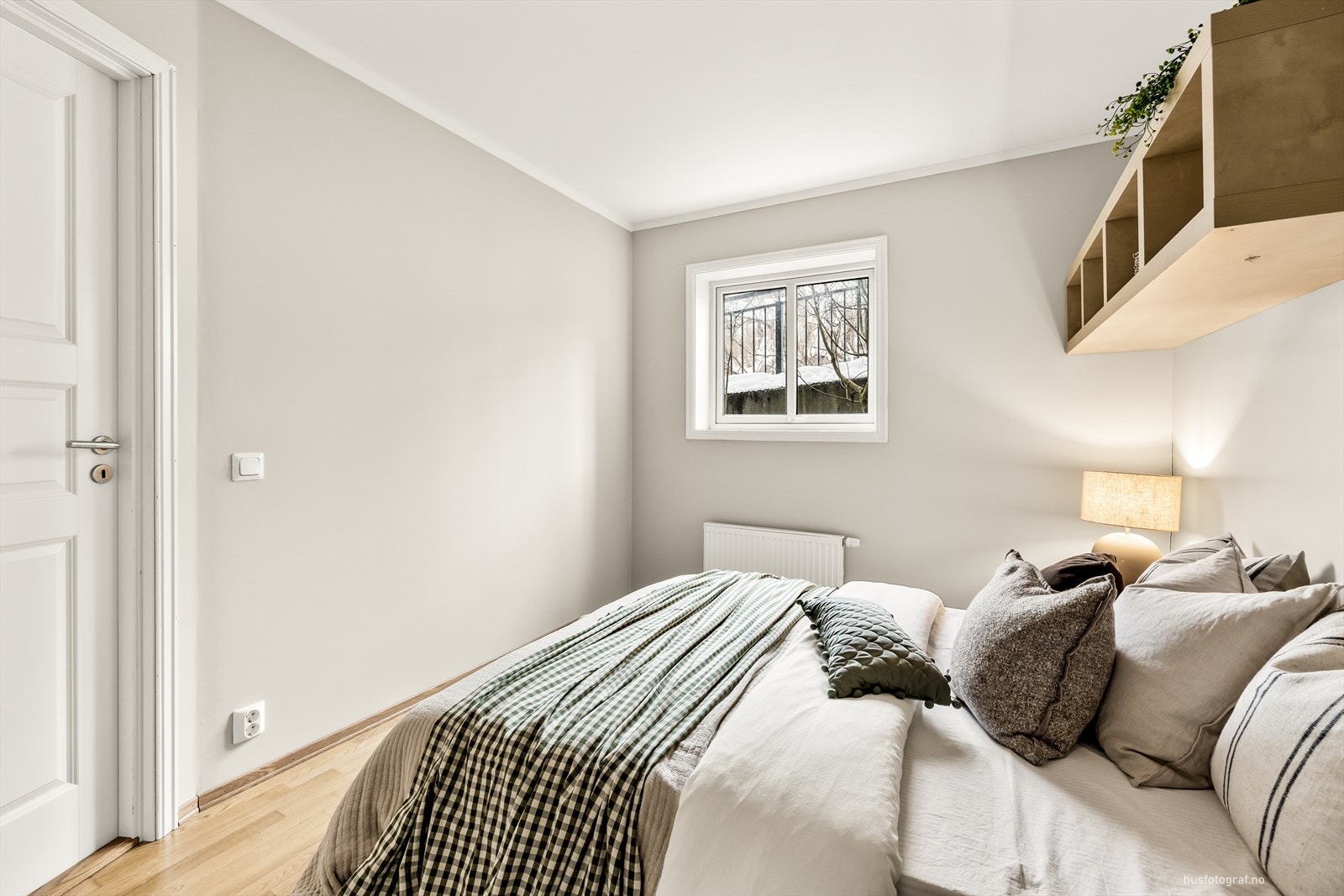 Det er radiator på vegg for oppvarming Galleribilde