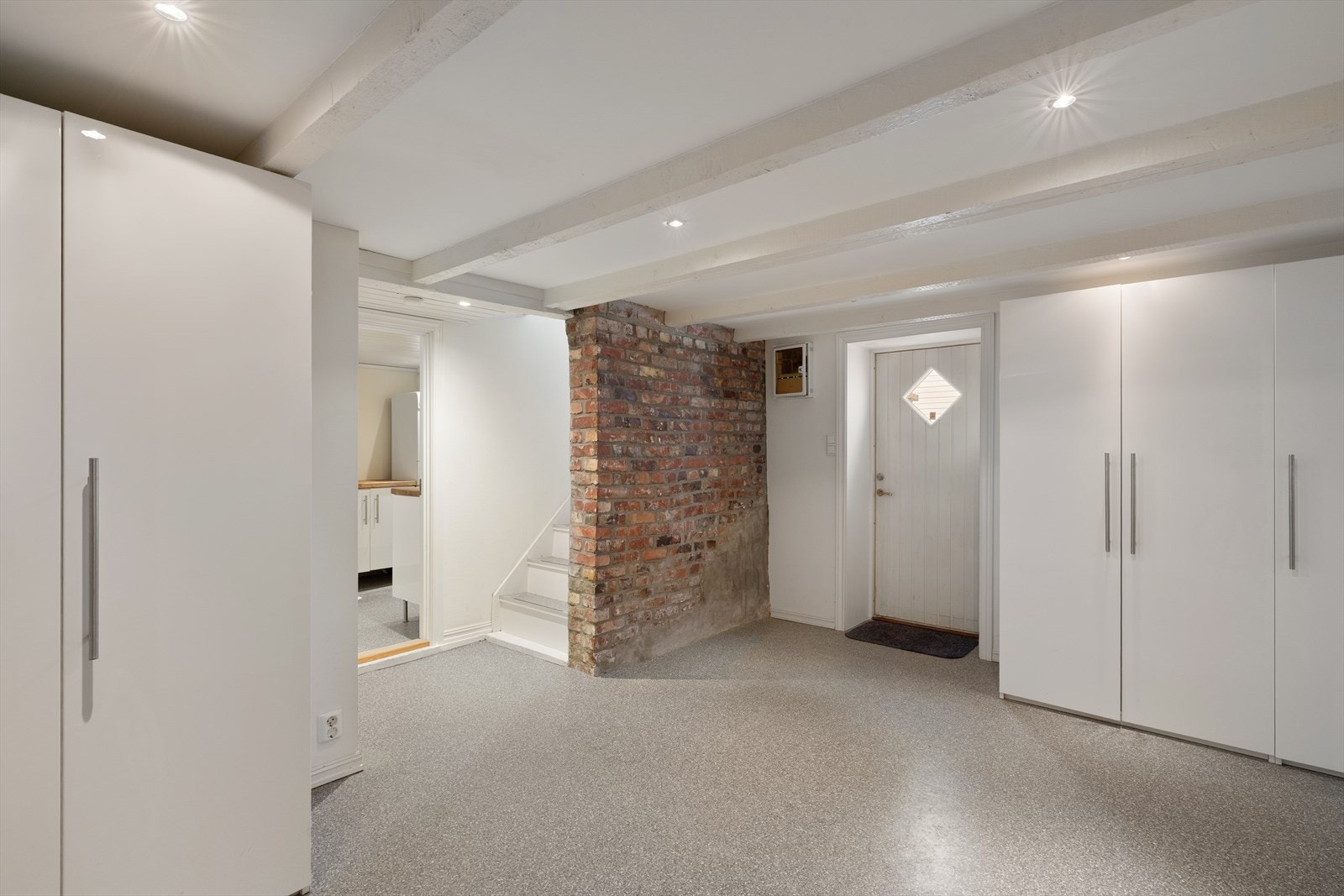 Gang i kjeller Galleribilde