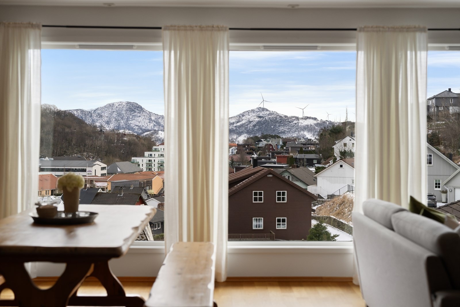 Herfra ser du deler av Ålgård sentrum og Skurvenuten. Galleribilde