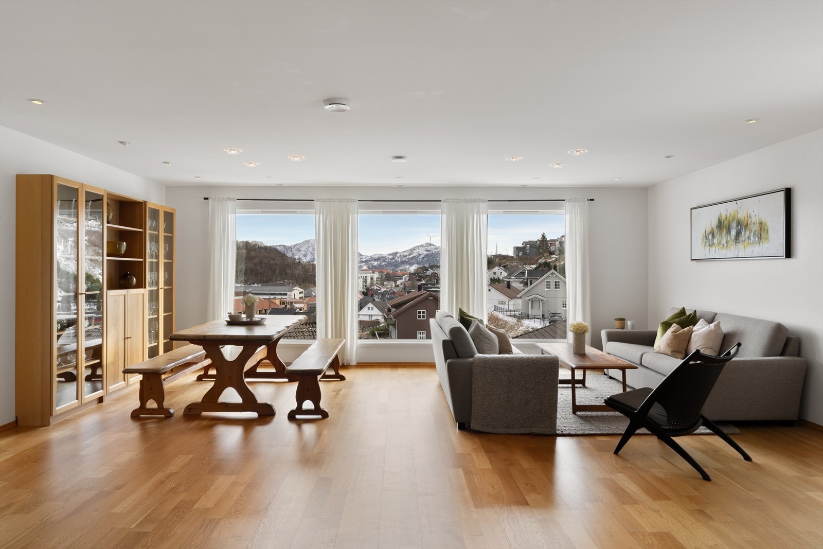 EiendomsMegler 1 v/Anette Egeland Bråtveit presenterer Hogstadbakken 15! Galleribilde