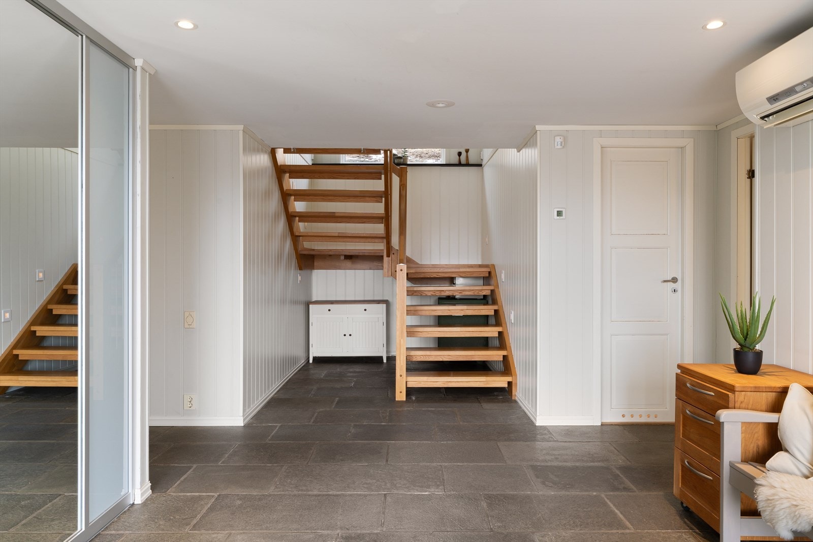 Trappa leder deg videre opp til hovedetasjen. Galleribilde