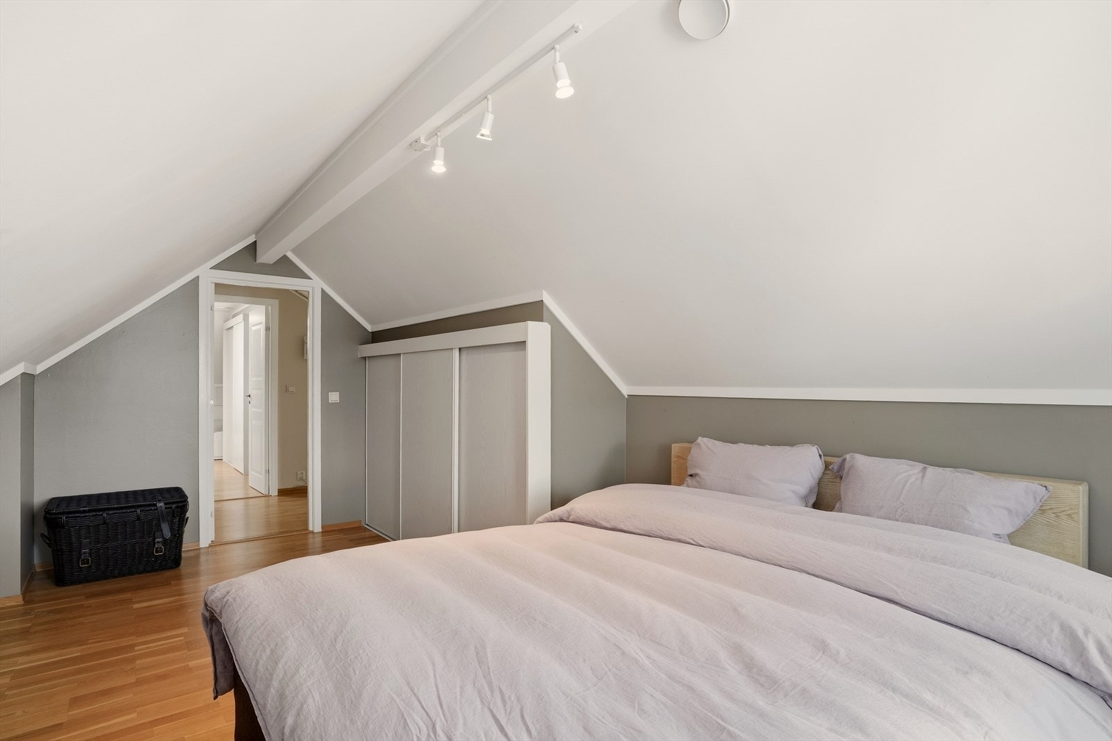 Soverom 2 (i boligens topp-etasje) Galleribilde