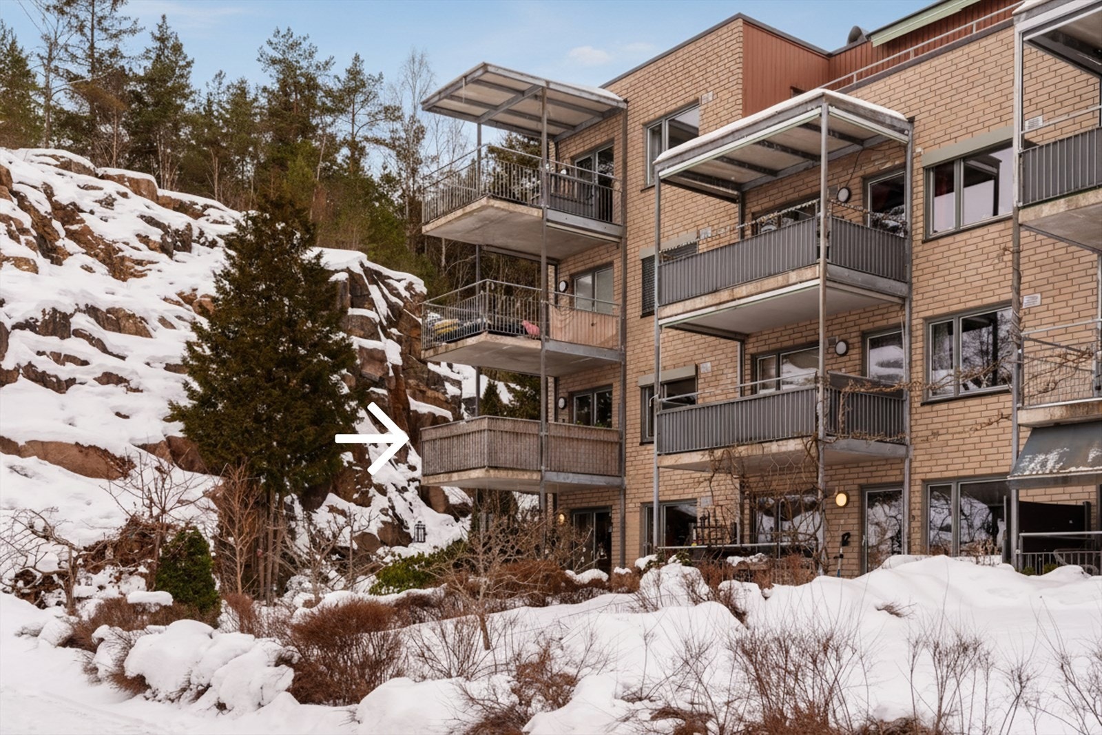 Dette er perfekt for deg som verdsetter en aktiv livsstil i rolige omgivelser, med flotte turmuligheter og kort vei til alle servicetilbud. Galleribilde