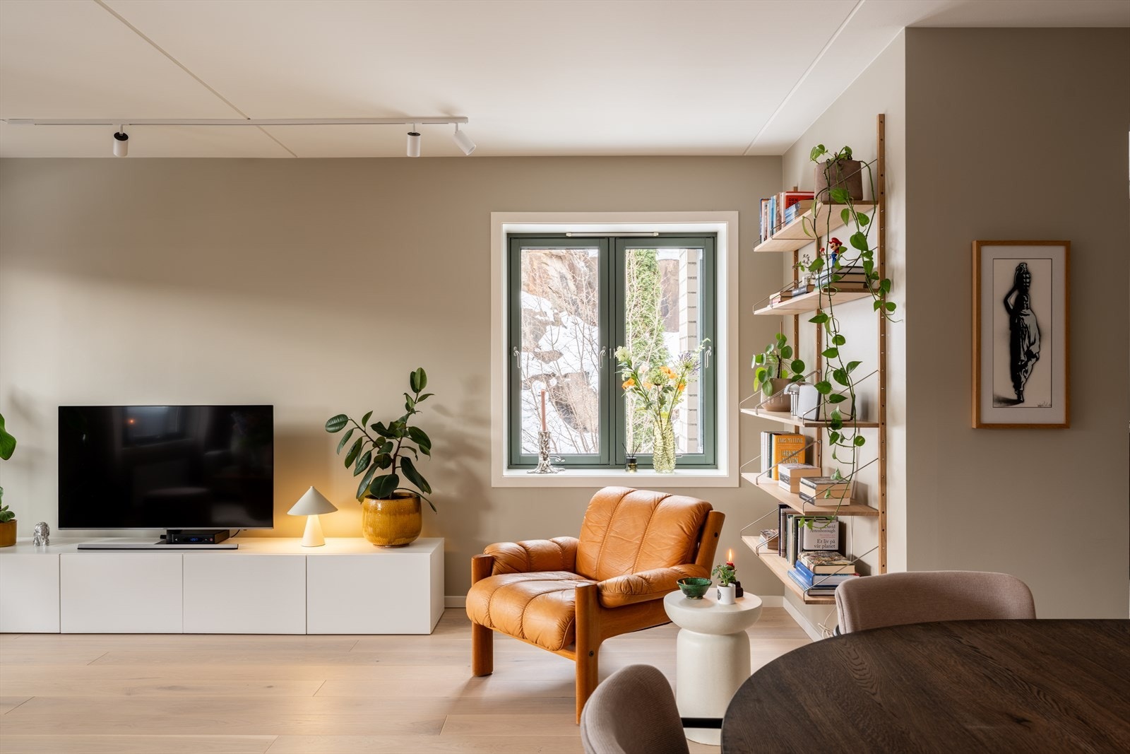 Boligen har ingen/lite innsyn da den ligger helt øverst i rekken. Galleribilde