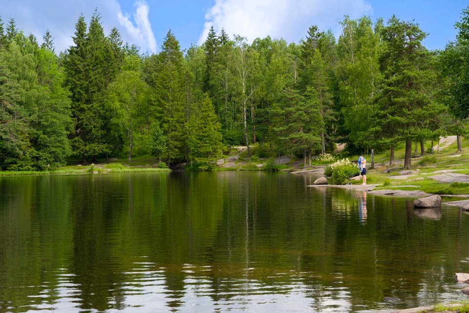 Fra boligen har du kort gåvei til et bredt utvalg av turmuligheter og flere badedammer. Galleribilde