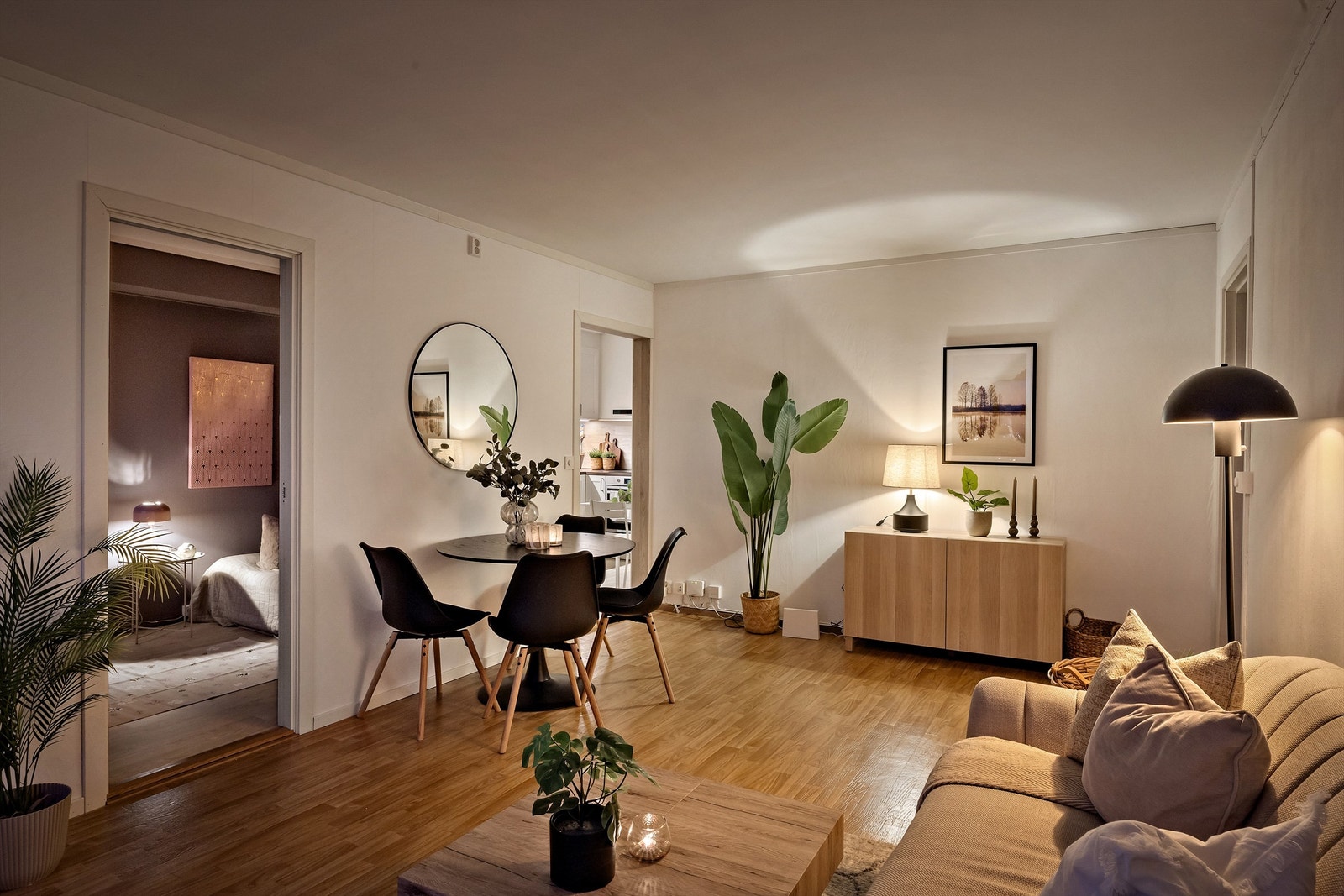 Hyggelig kveldsstemning i stuen Galleribilde