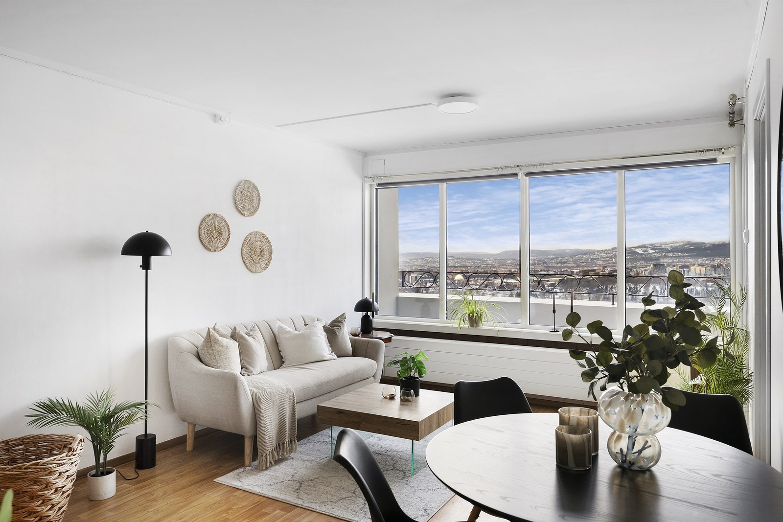 Leiligheten varmes opp ved bruk av vannbåren varme tilkoblet radiatorer Galleribilde