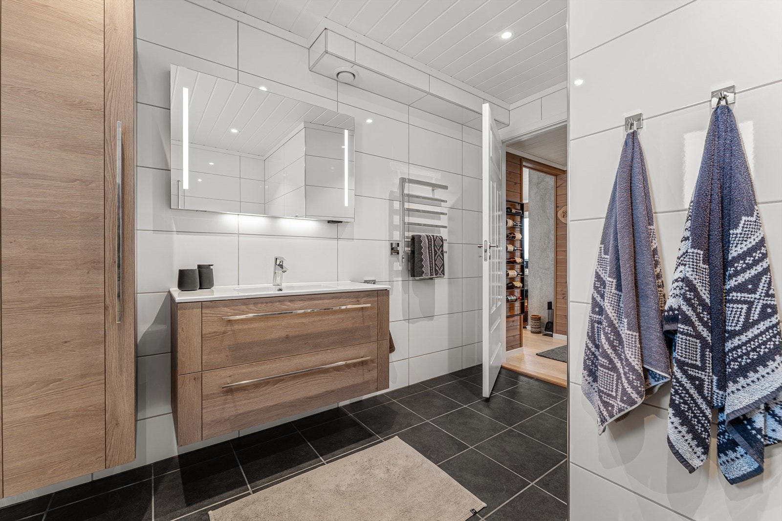 Håndkletørker ble montert i 2019. Termostat for fjernstyring av varme ble skiftet samme år Galleribilde