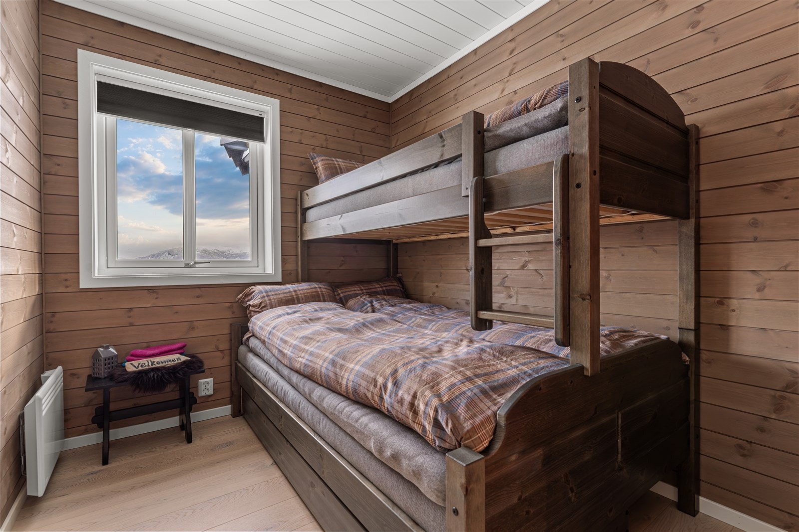 Leiligheten har tre soverom og har i dag sengeplass til 8 personer Galleribilde