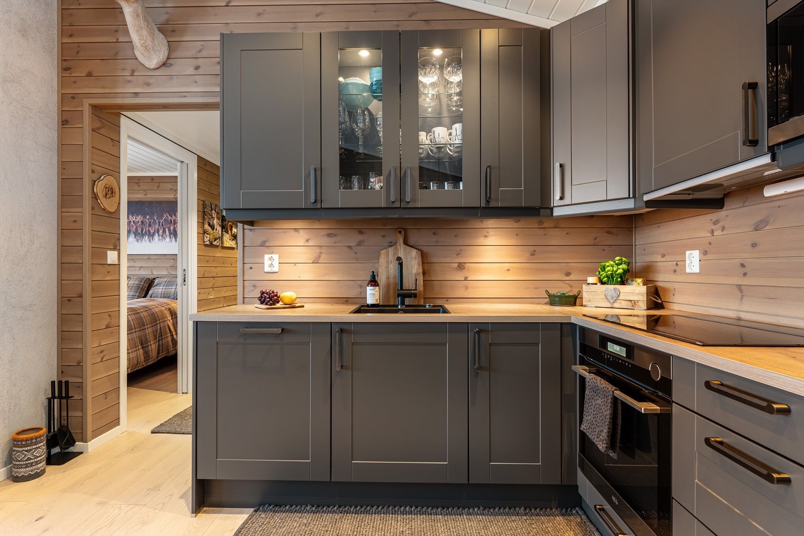 Her får du både stekeovn med dampfunksjon og mikrobølgeovn Galleribilde