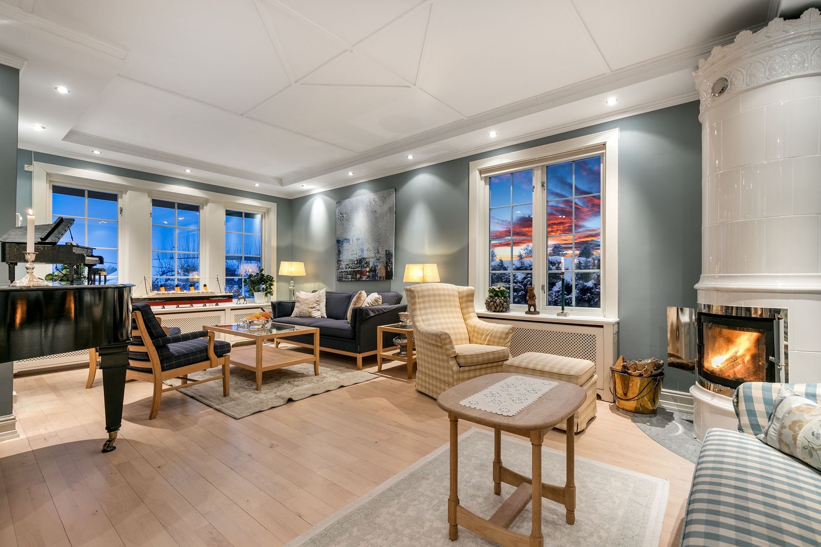 Herlig kveldsstemning i stuen. Galleribilde