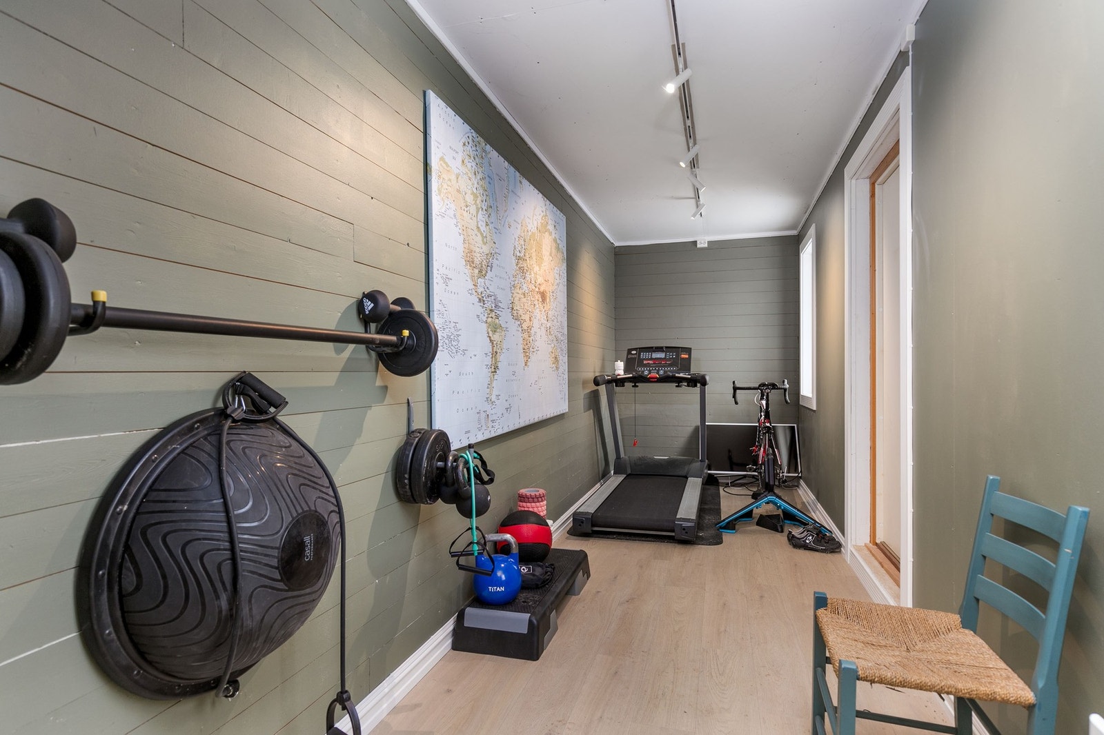 Innredet treningsrom i del av garasjen. Galleribilde