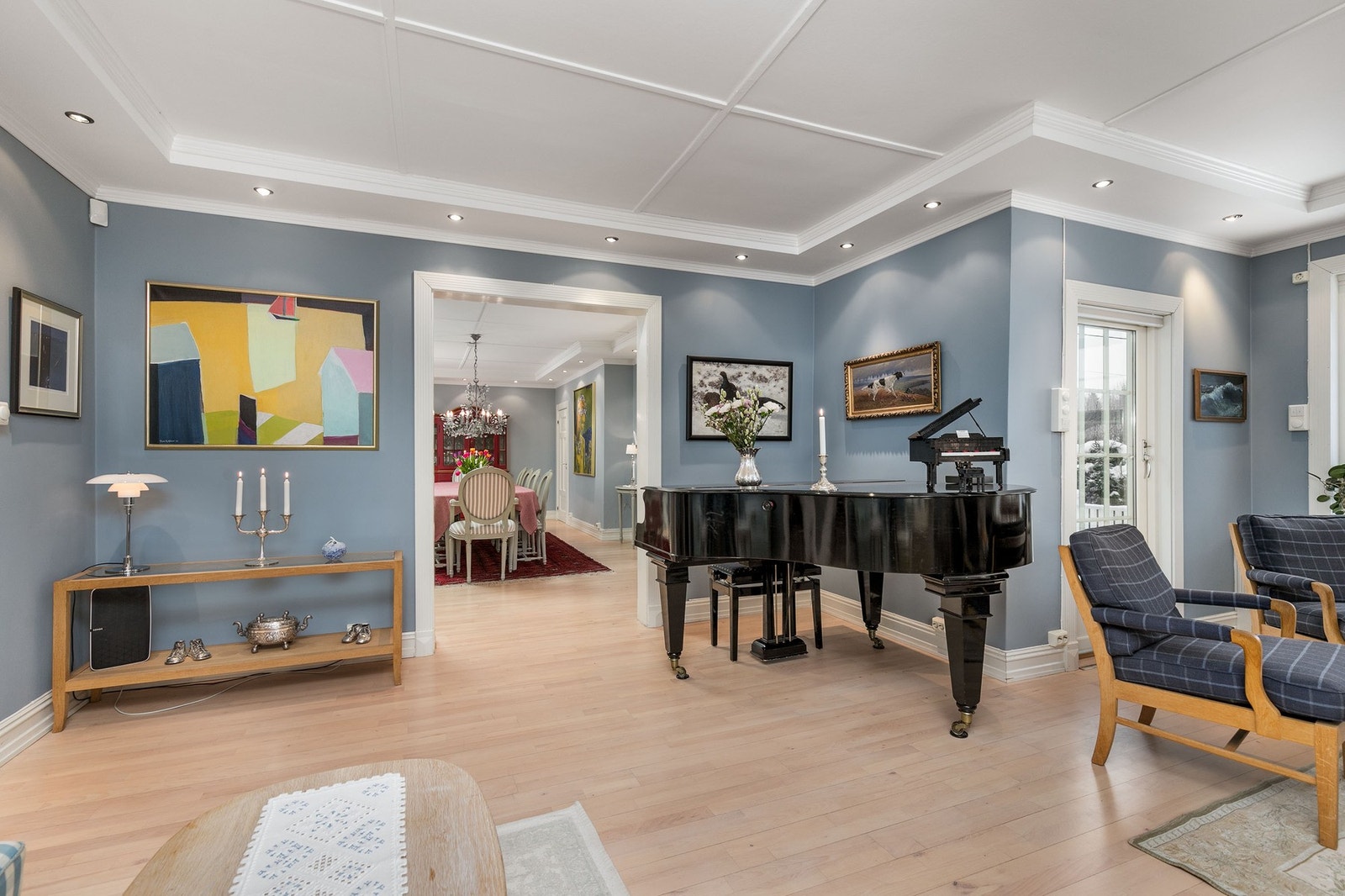 Lys og luftig stue. Galleribilde