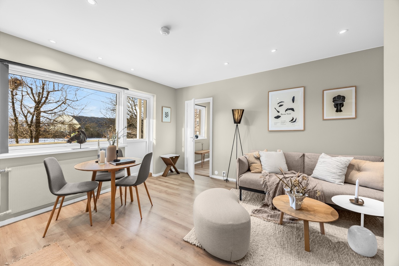 En lekker og påkostet 3-roms leilighet med sentral beliggenhet i et attraktivt boligområde. Galleribilde