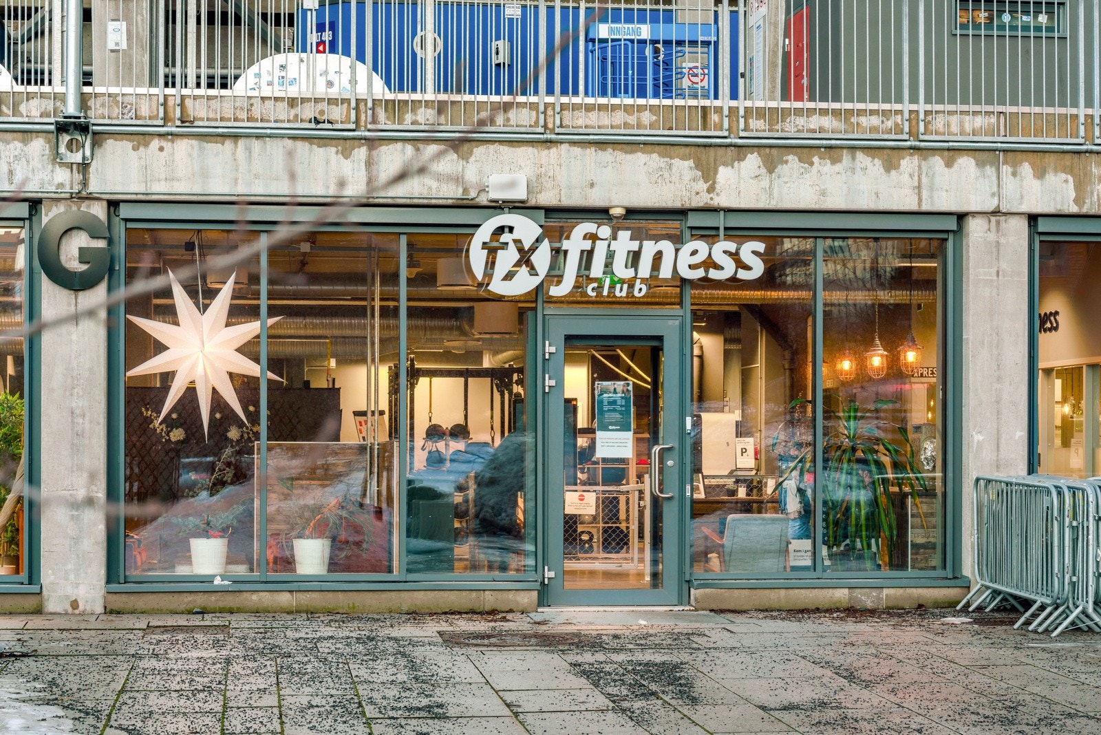 Fra leiligheten er det kort avstand til det du trenger av matbutikker, treningsmuligheter og andre servicetilbud. Galleribilde