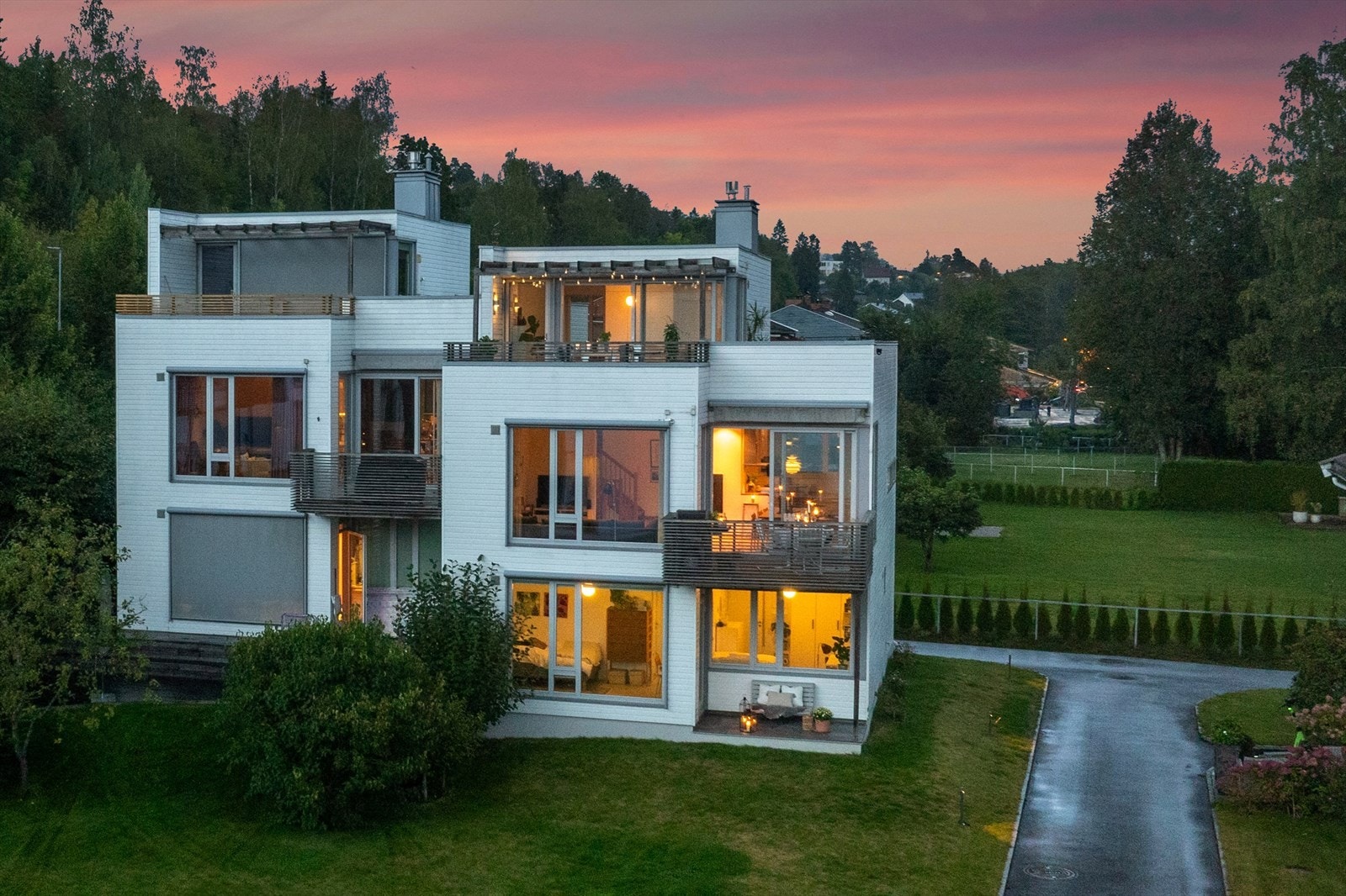 En meget tiltalende og innholdsrik familiebolig med gode lys- og solforhold, samt barnevennlig beliggenhet Galleribilde