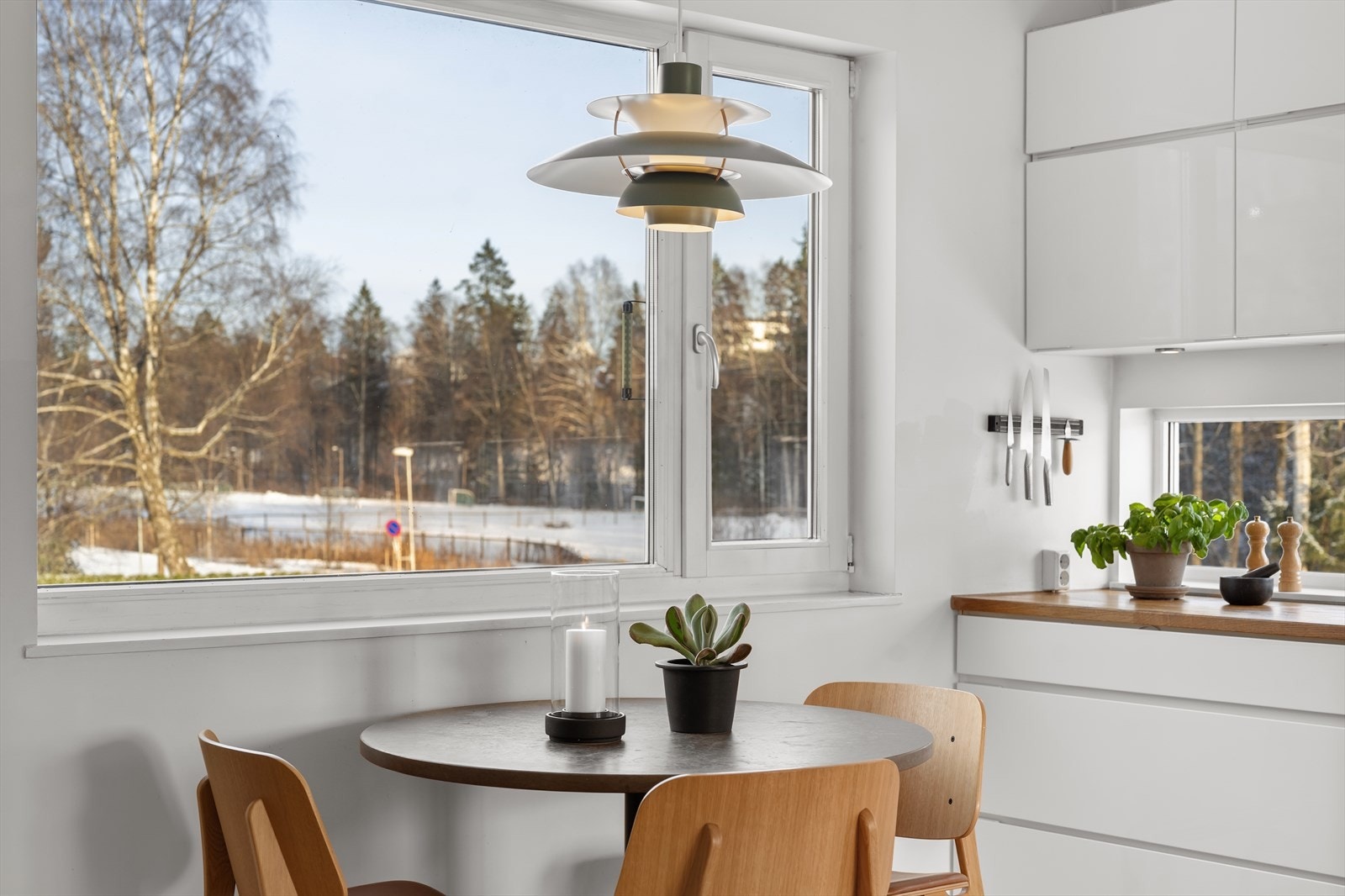 Her har du muligheten til å bo i rolige og naturskjønne omgivelser, samtidig som det er sentralt med kort vei til "alt" Galleribilde