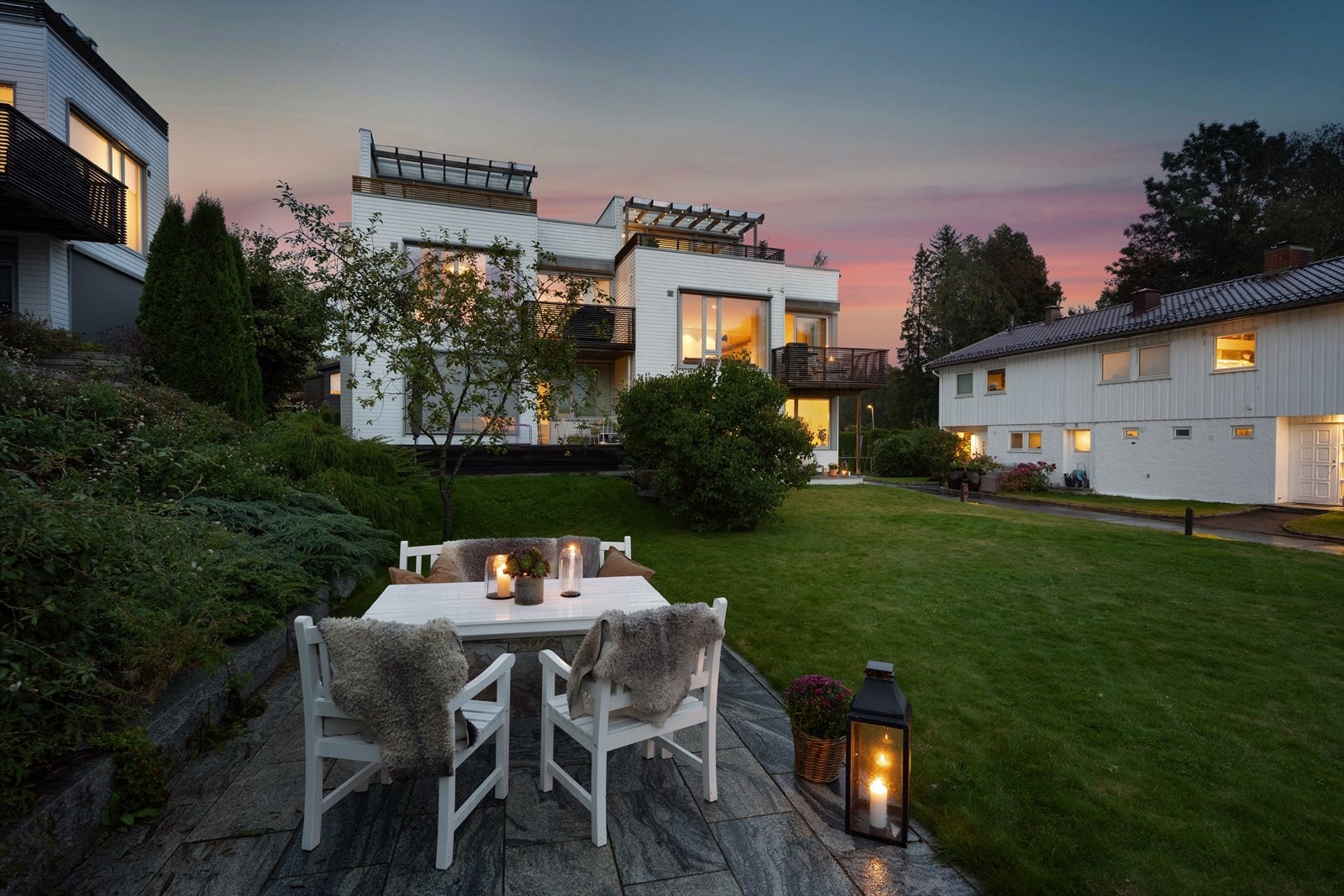 Hyggelig, skjermet og bilfritt tun mellom enhetene Galleribilde