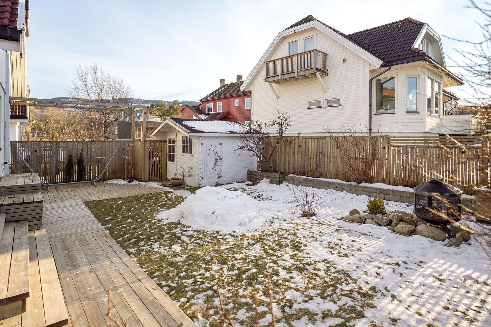 Stor hage med gode solforhold. Galleribilde