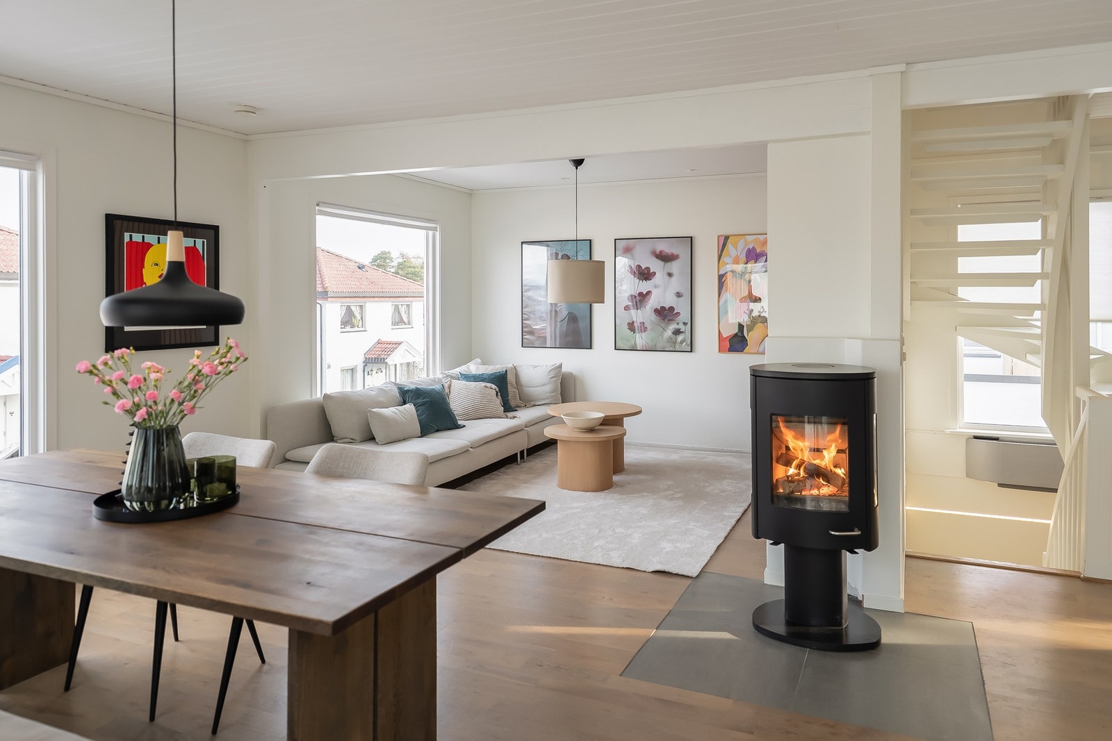 Stuen er på hele 38 kvm. Parkett i grå eik fra 2016. Galleribilde