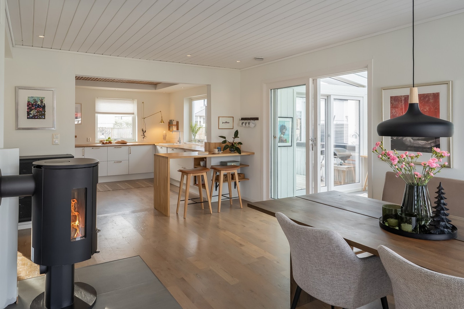 Stue er på ca. 38 kvm med parket i grå eik Galleribilde