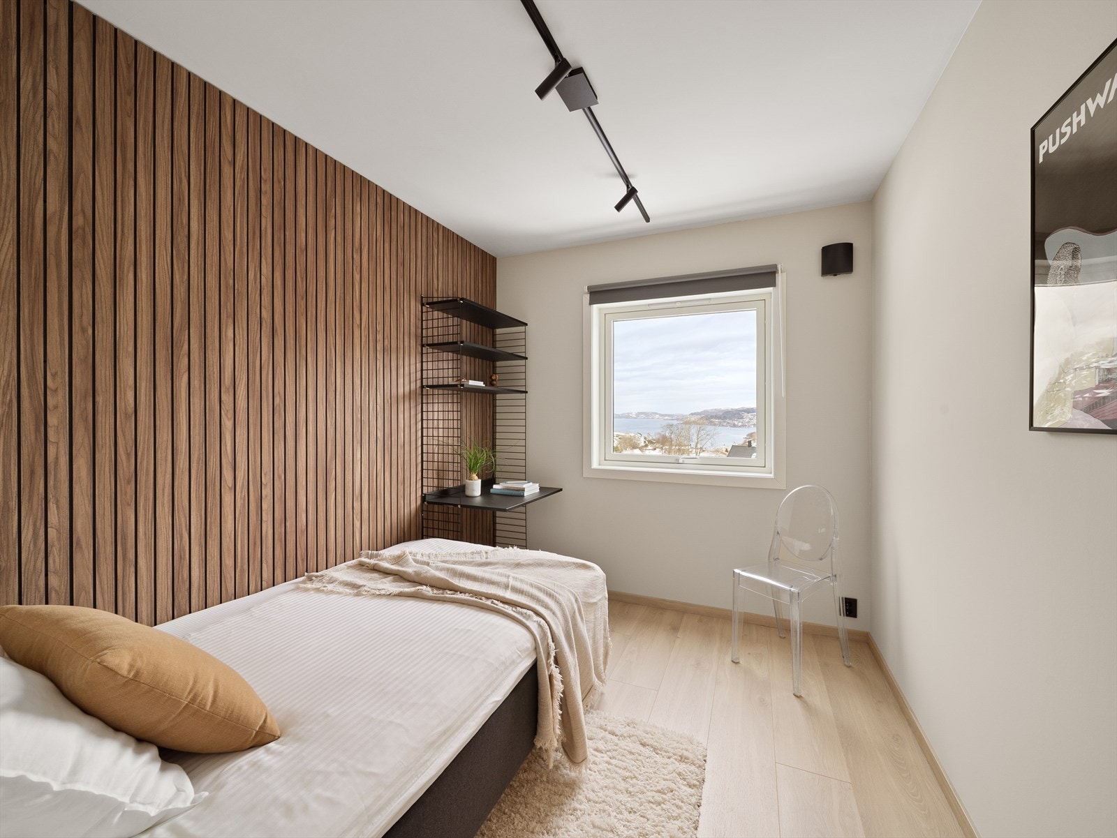 Leilighetens andre soverom er også av god størrelse og måler 7,3 m². Galleribilde