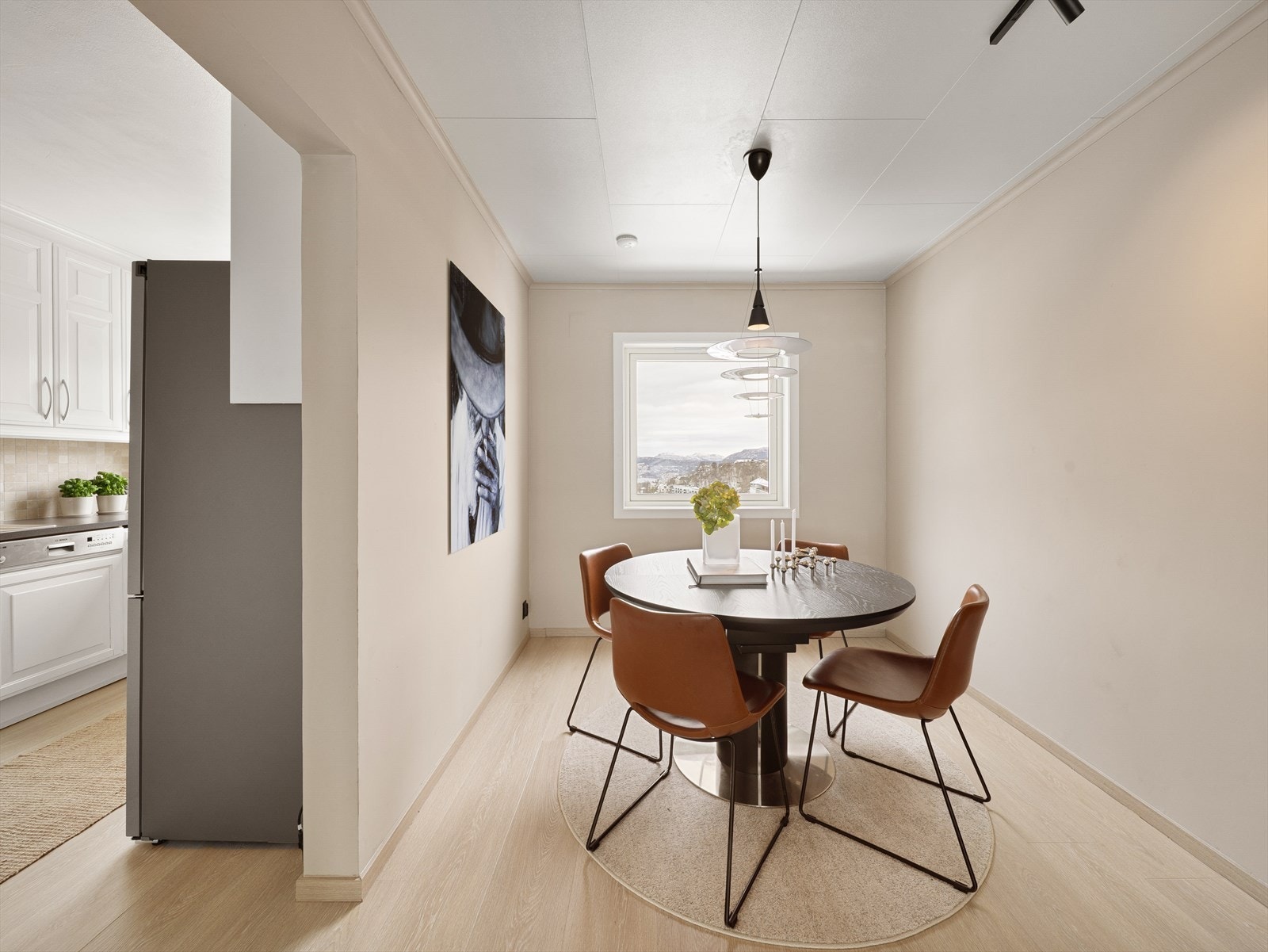 Her er det god plass til spisebord til hele familien. Galleribilde