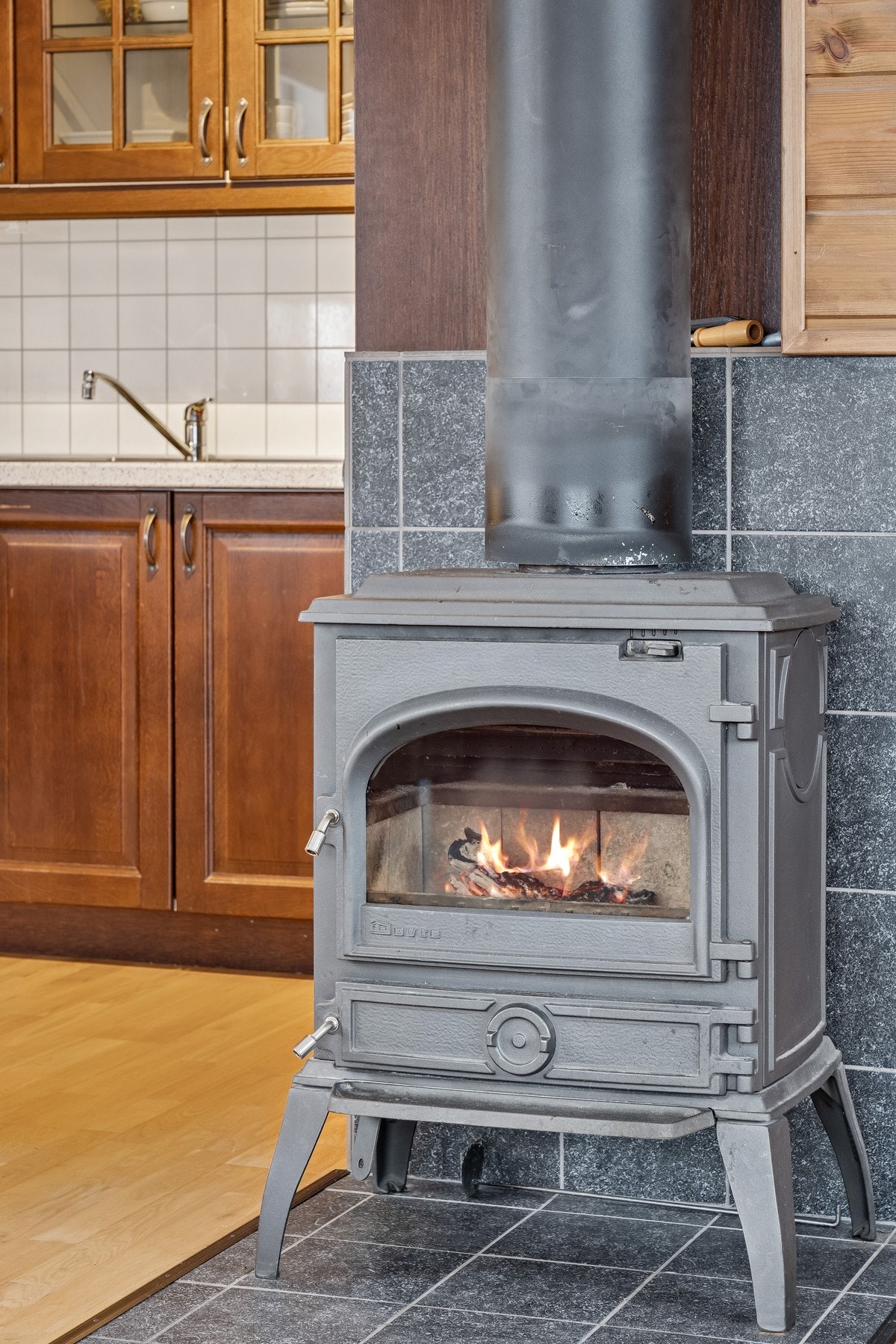 Vedovn som gir god varme og ekte hyttekos. Galleribilde
