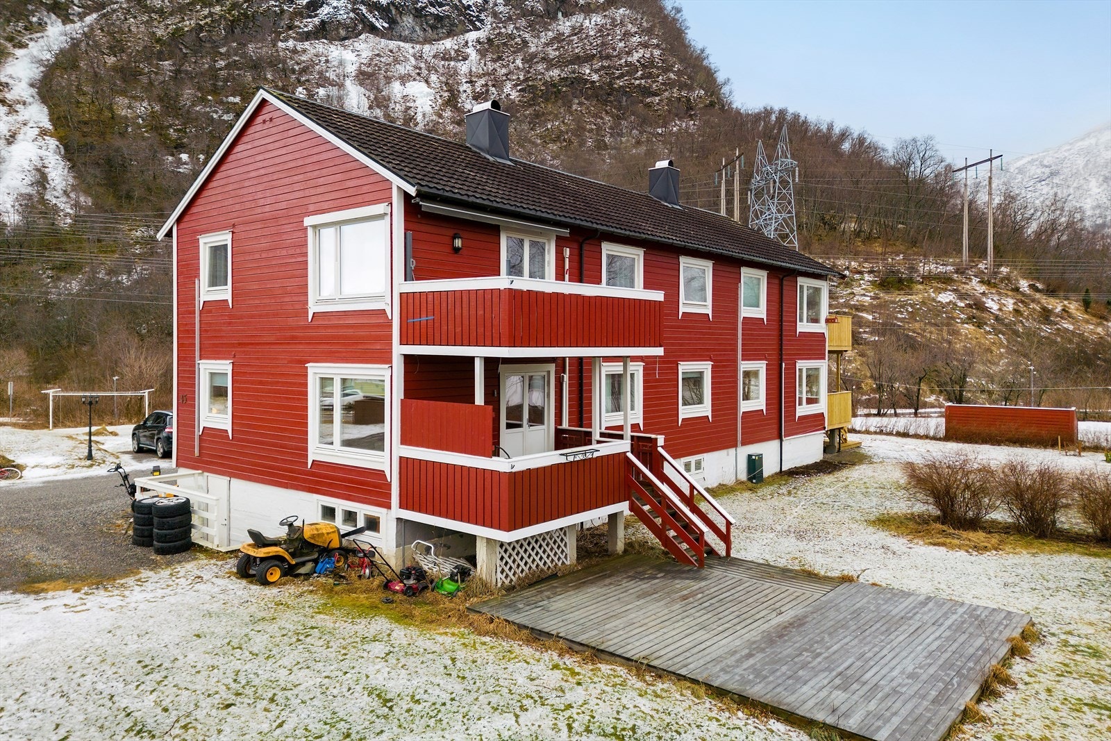 Aktiv Eiendomsmegling v/ Erik Ulseth har gleden av å presentere Verksbyvegen 45! Foto: Diakrit/ Rune Bakkebø Galleribilde