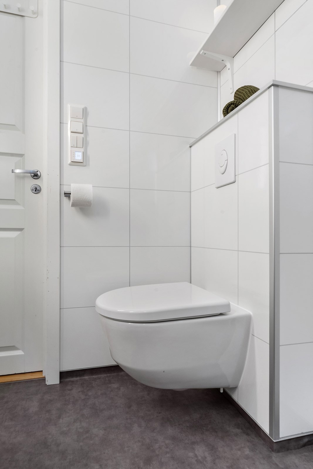 Vegghengt toalett Galleribilde