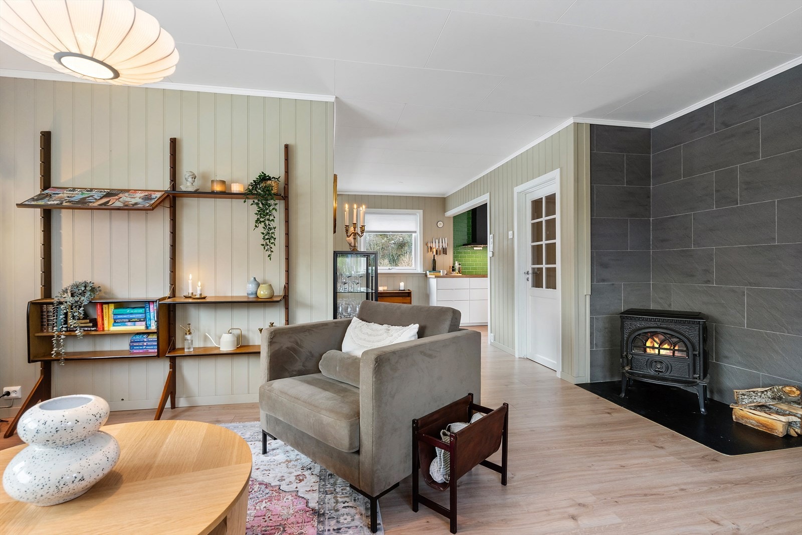 Vedovn bidrar med jevn varme og ekstra kos i stuen. Galleribilde