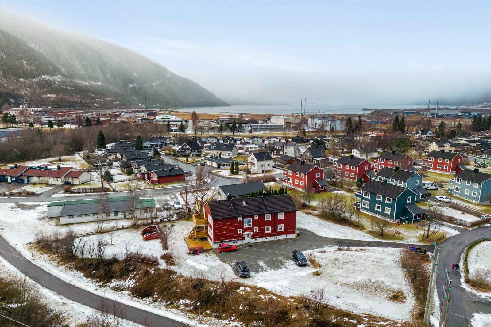 Området har gangavstand til Sunndalsøra sentrum med kommunale fasiliteter. Galleribilde