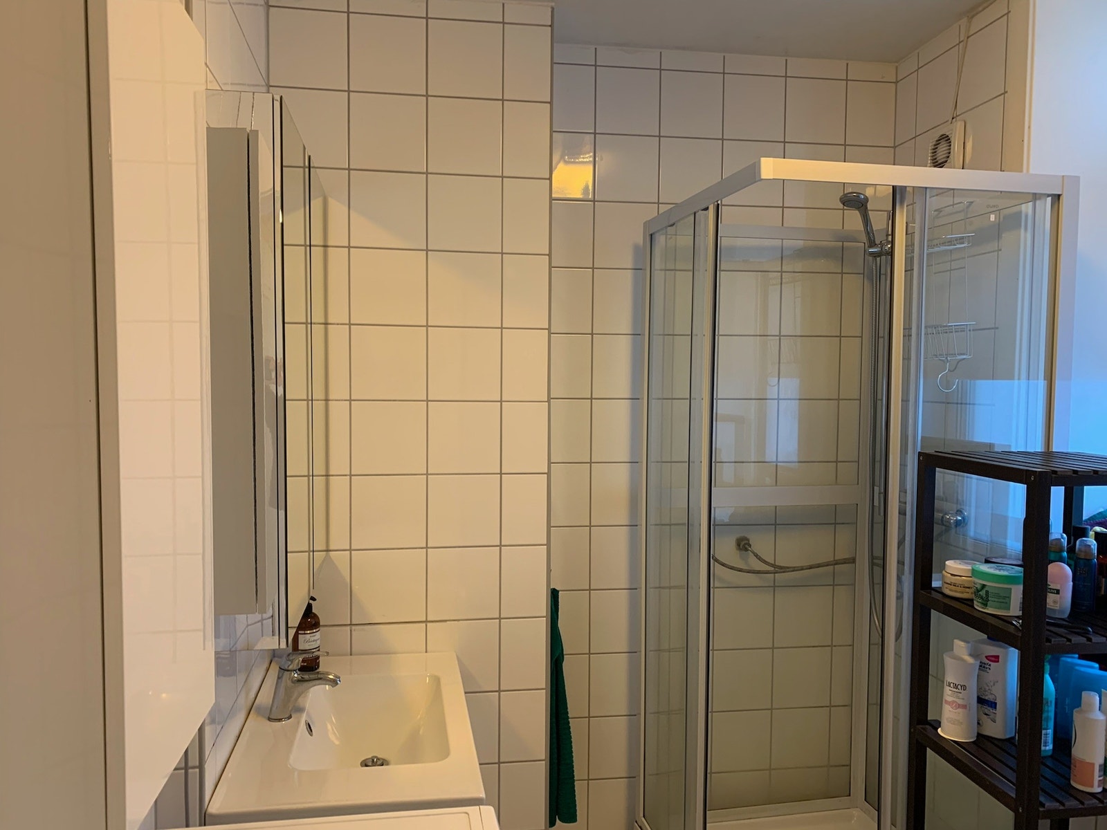 Bad med vaskemaskin Galleribilde