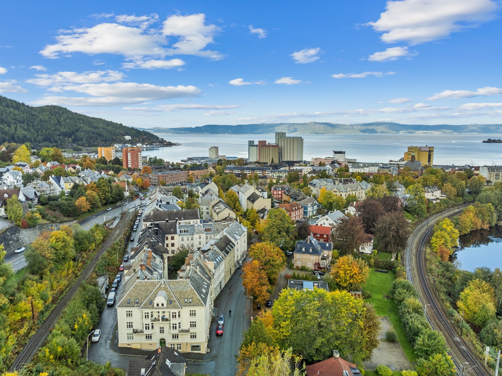 Oversiktsbilde med Ilaparken og Ilsvika i bakgrunnen Galleribilde