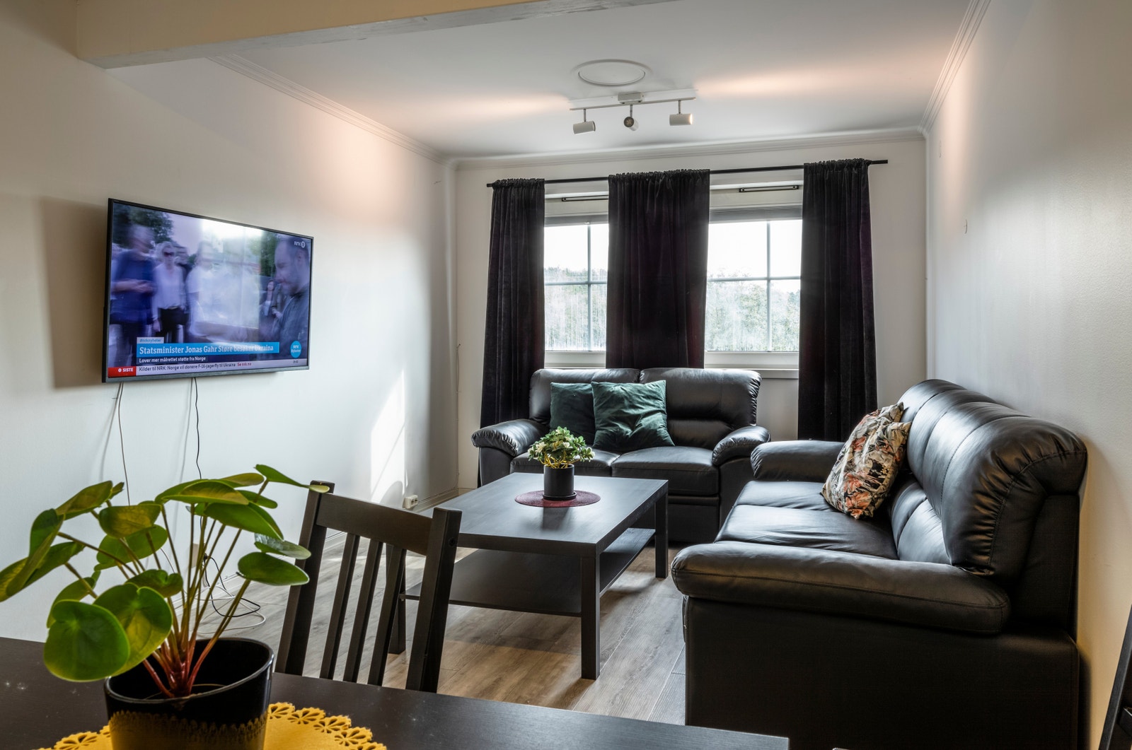 Storebaug Hotell & Kro tilbyr ulike varianter leilighetsstørrelser og typer hvor alle er møblert med det du trenger for et behagelig opphold. Du kan skalere opp eller ned mht servicenivå. Hvis du foretrekker leilighet fremfor hotell kan du fint lage egen Galleribilde