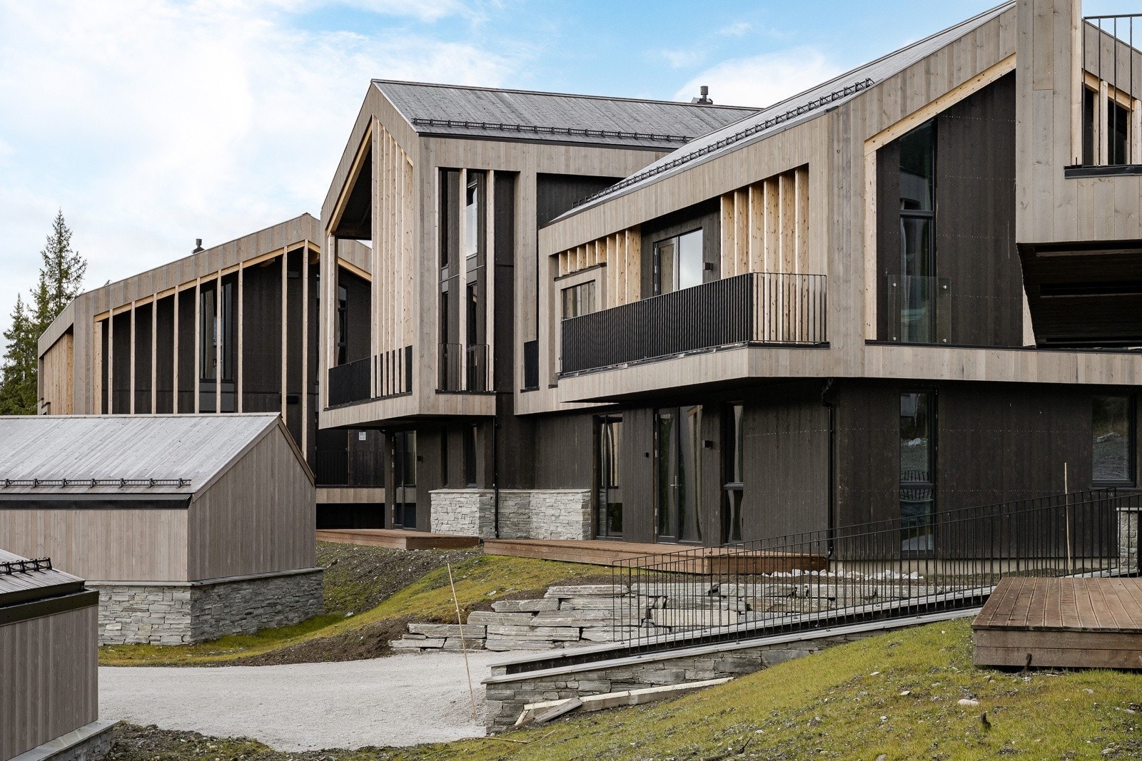 Moderne og flott arkitektur som passer flott inn i området! Galleribilde