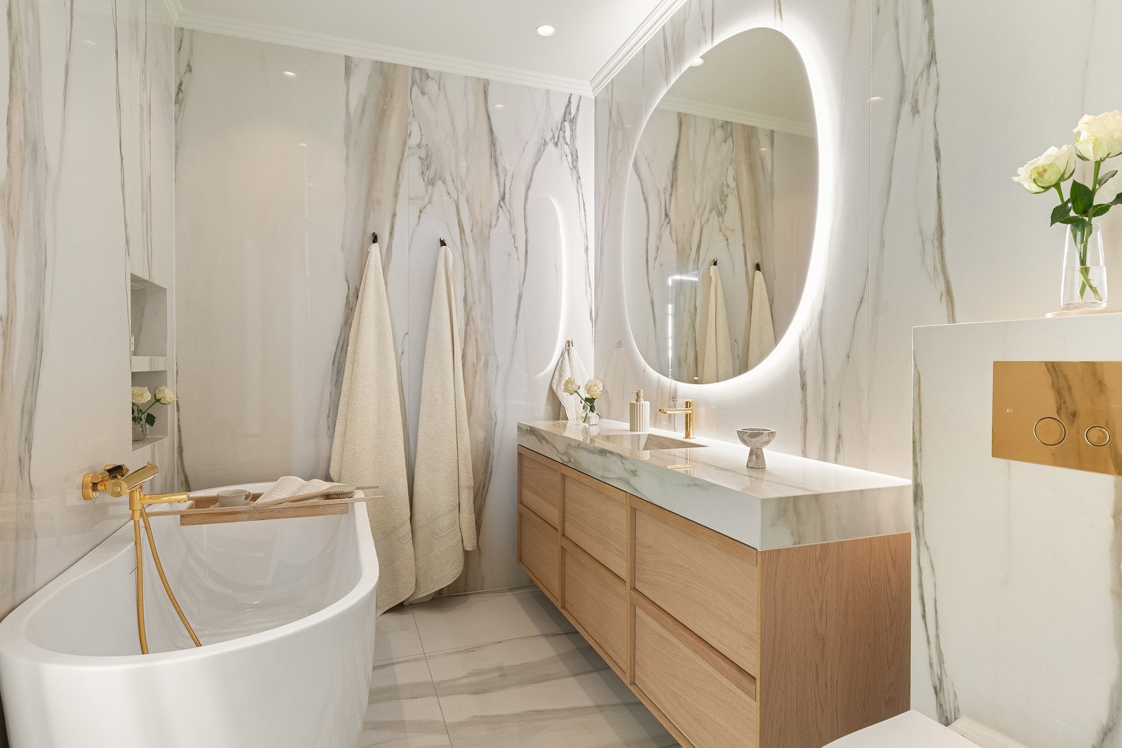 Meget innbydende og flislagt bad som ble etablert i 2022 Galleribilde