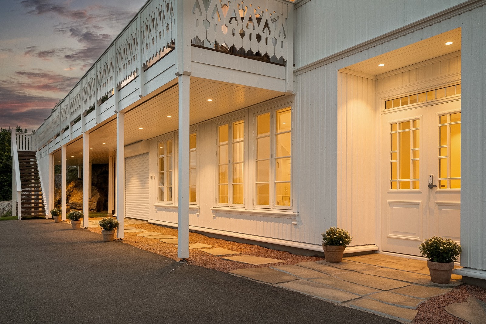 Lyssatt inngangsparti Galleribilde