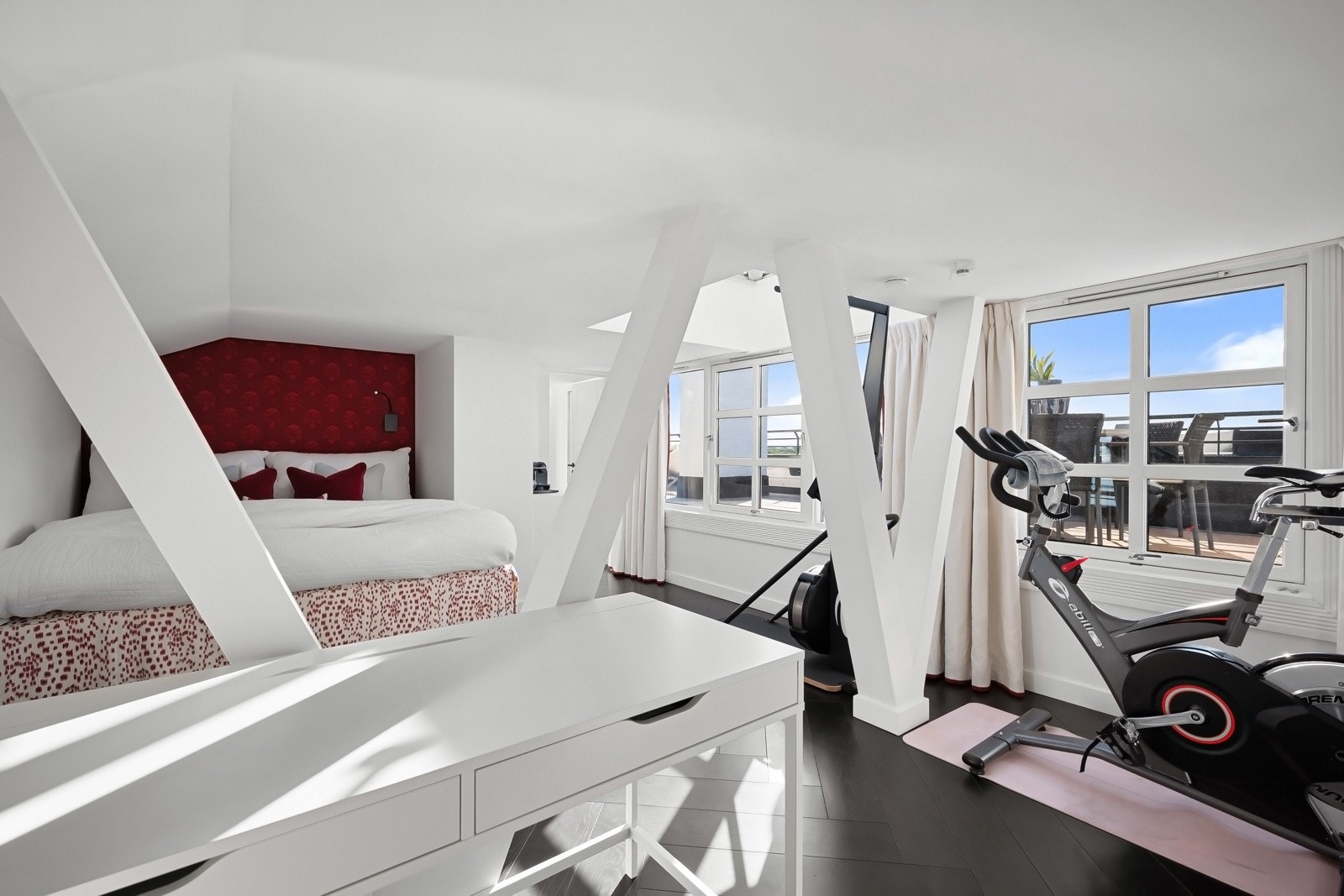 Innredet rom på hemsen, i samme stil som gjestesuiten. Galleribilde