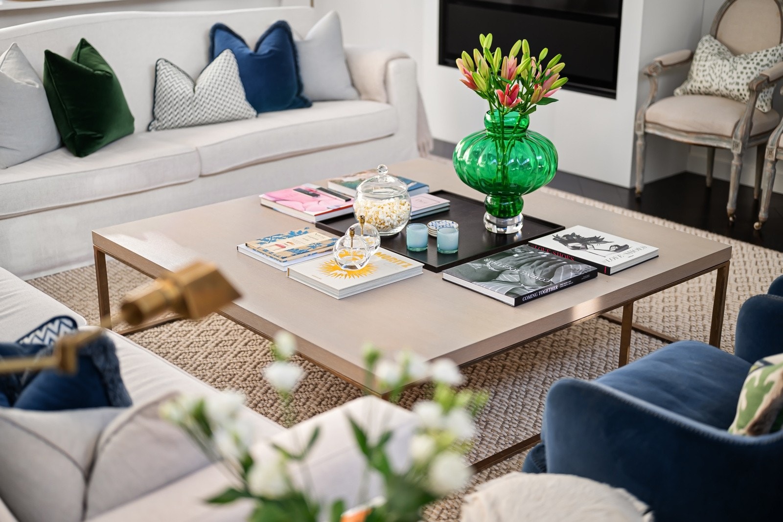 Her møtes klassisk sjarm og moderne komfort i et nydelig hjem med skreddersydde løsninger. Galleribilde